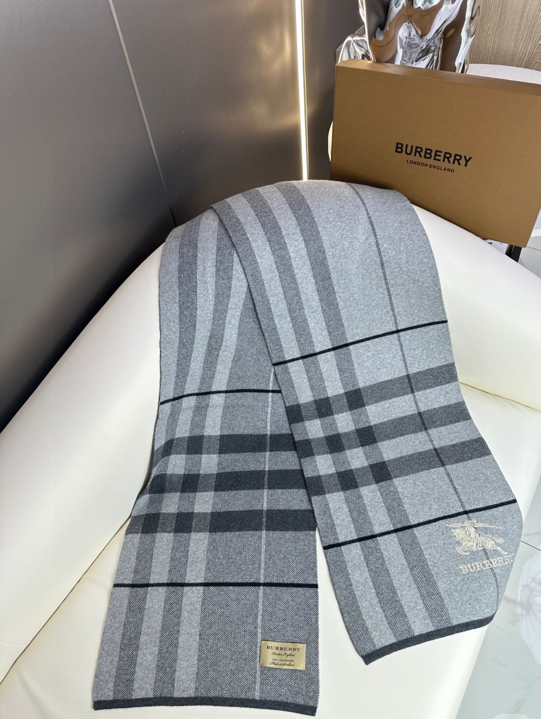 Burberry巴宝莉 经典战马格纹 高端男士围巾