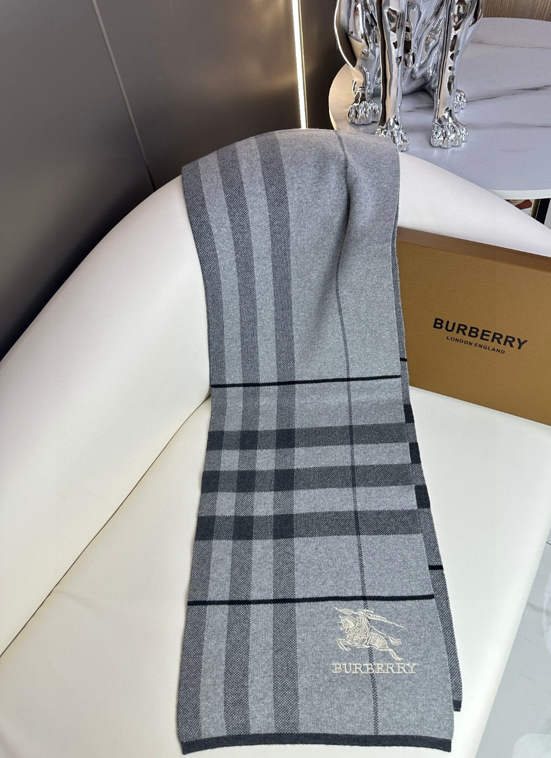 Burberry巴宝莉 经典战马格纹 高端男士围巾