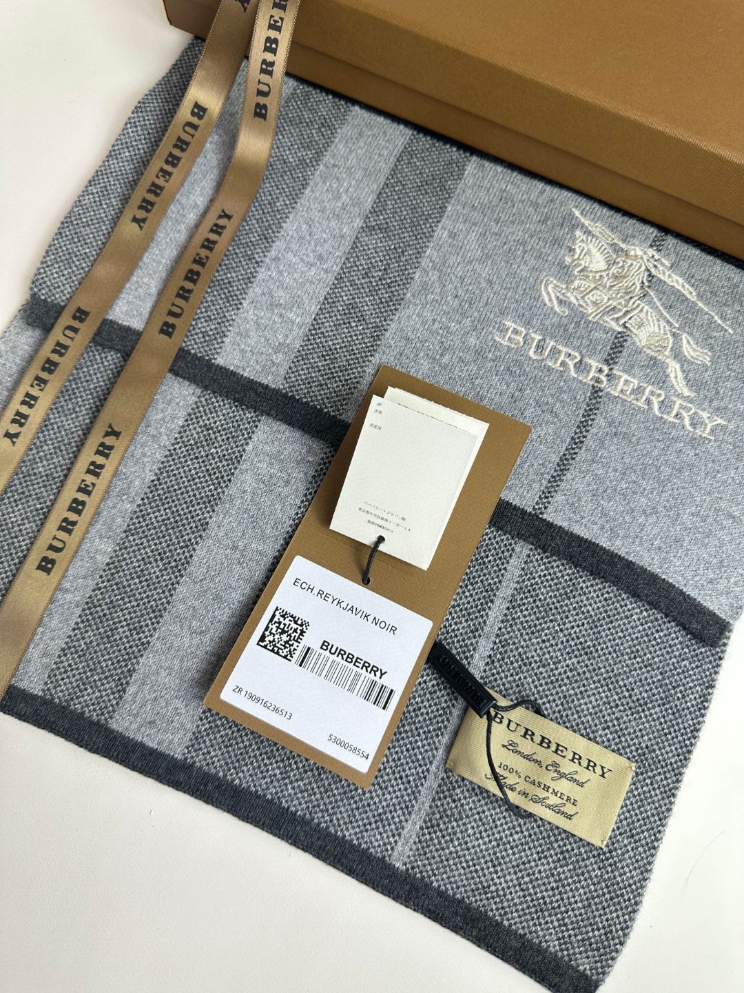 Burberry巴宝莉 经典战马格纹 高端男士围巾