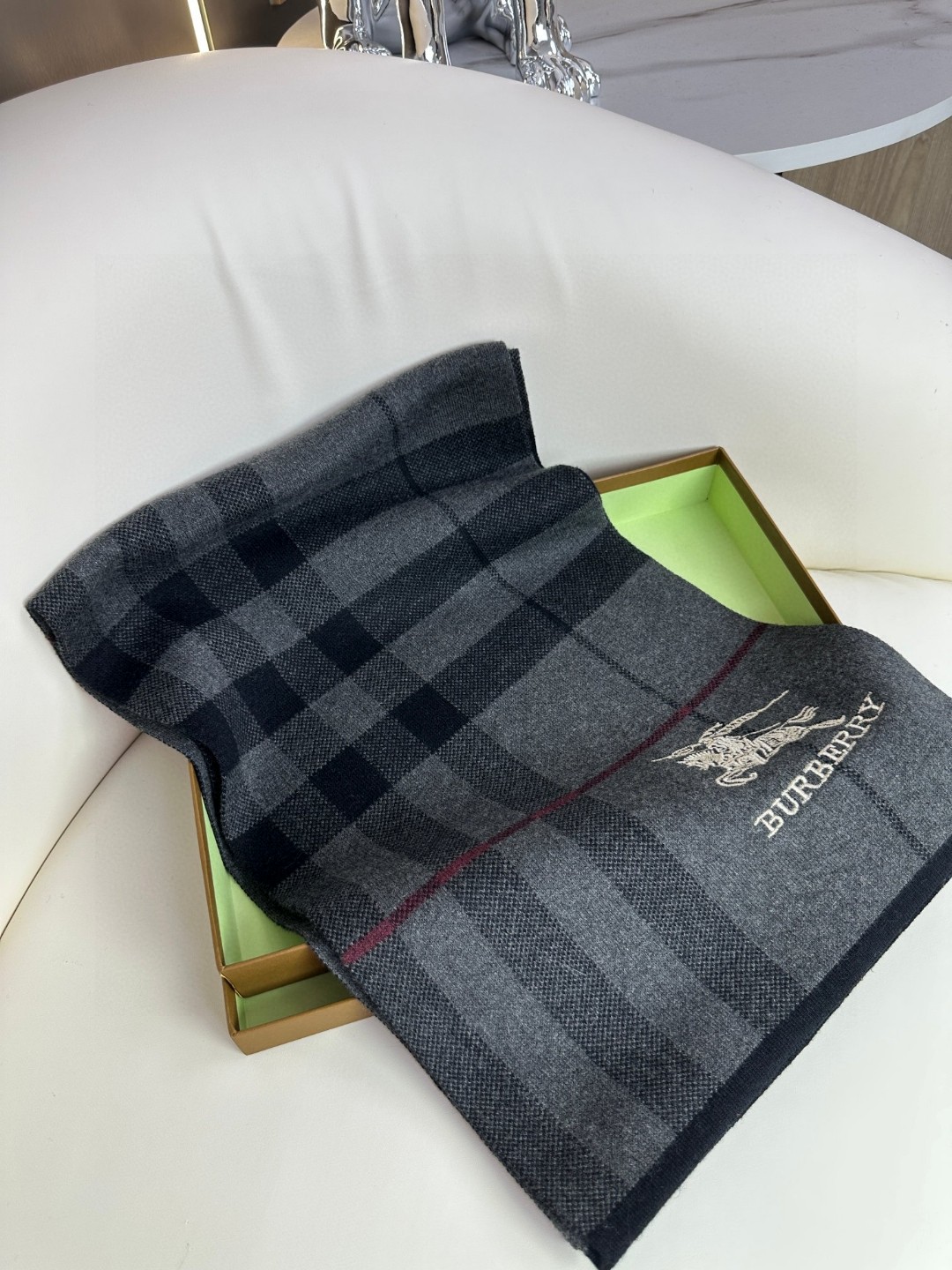 Burberry巴宝莉 经典战马格纹 高端男士围巾