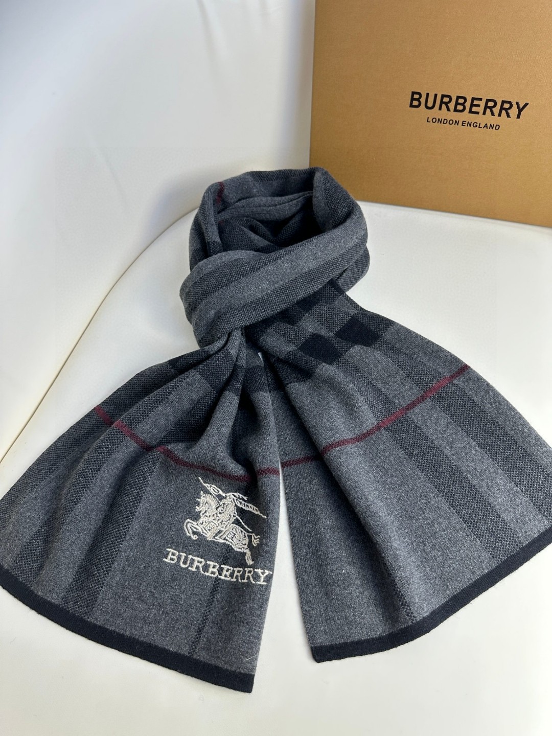 Burberry巴宝莉 经典战马格纹 高端男士围巾