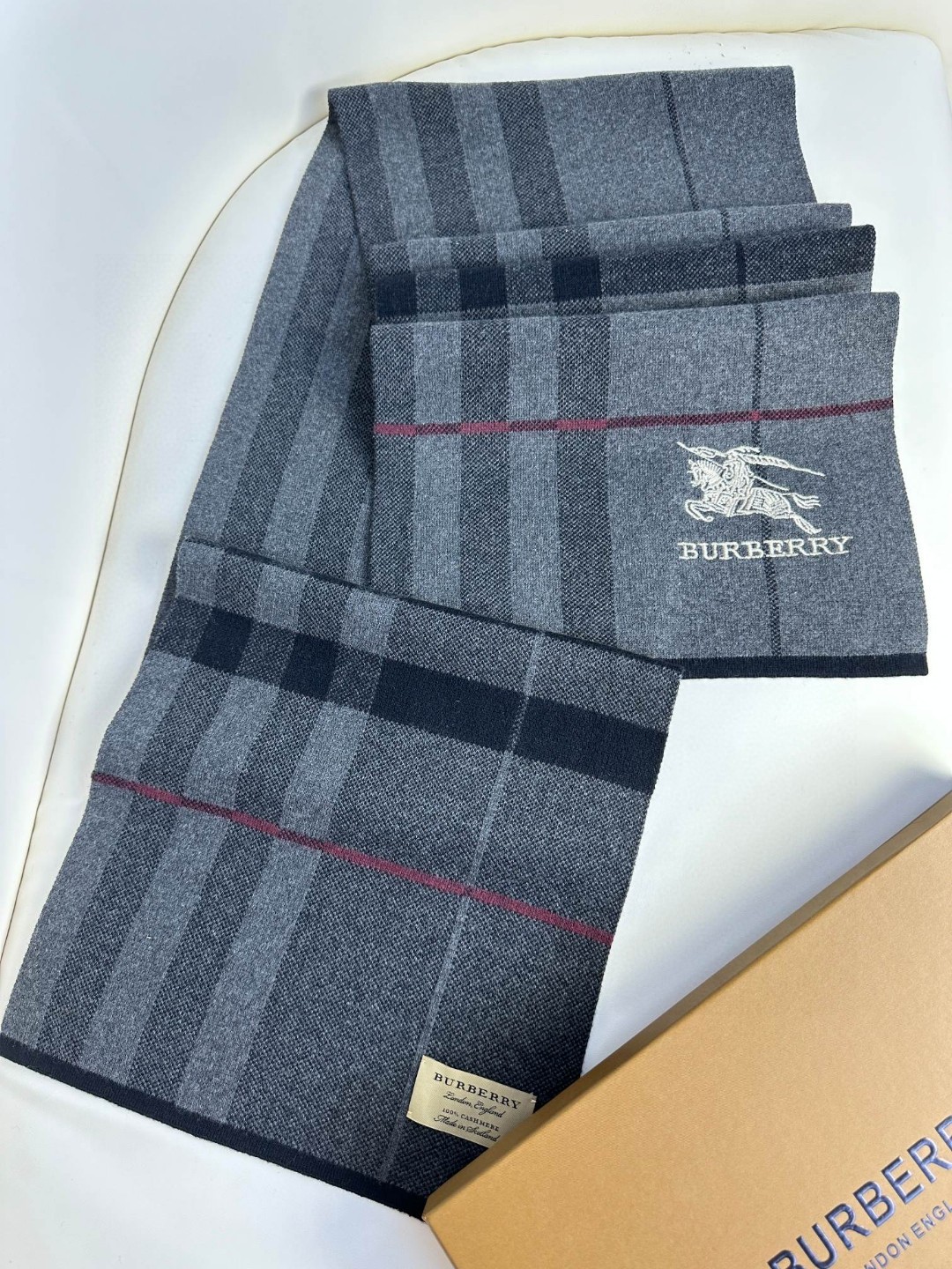 Burberry巴宝莉 经典战马格纹 高端男士围巾