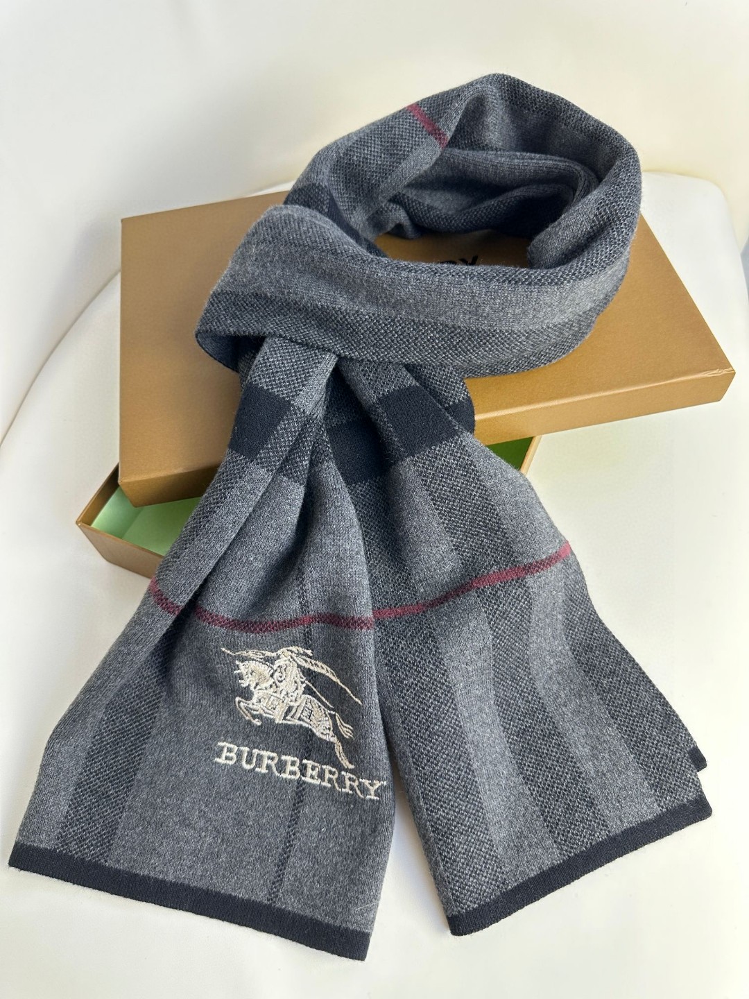 Burberry巴宝莉 经典战马格纹 高端男士围巾