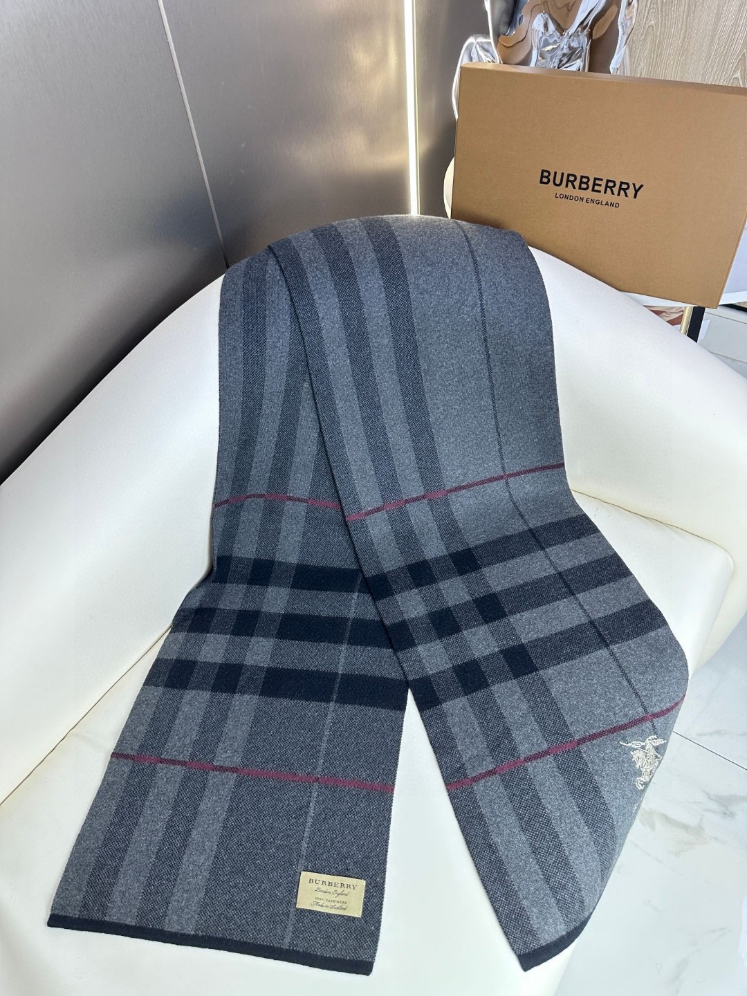 Burberry巴宝莉 经典战马格纹 高端男士围巾