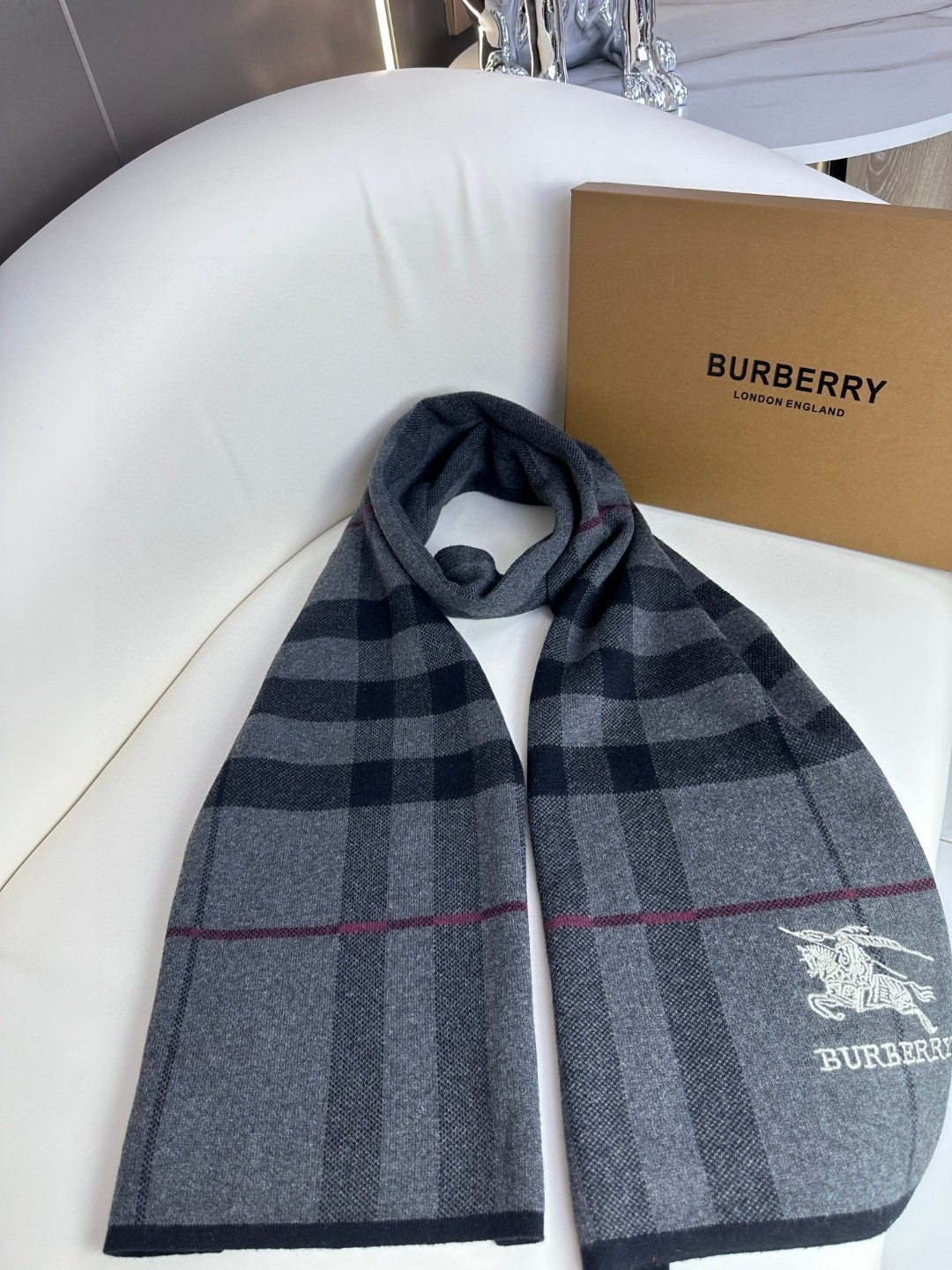 Burberry巴宝莉 经典战马格纹 高端男士围巾