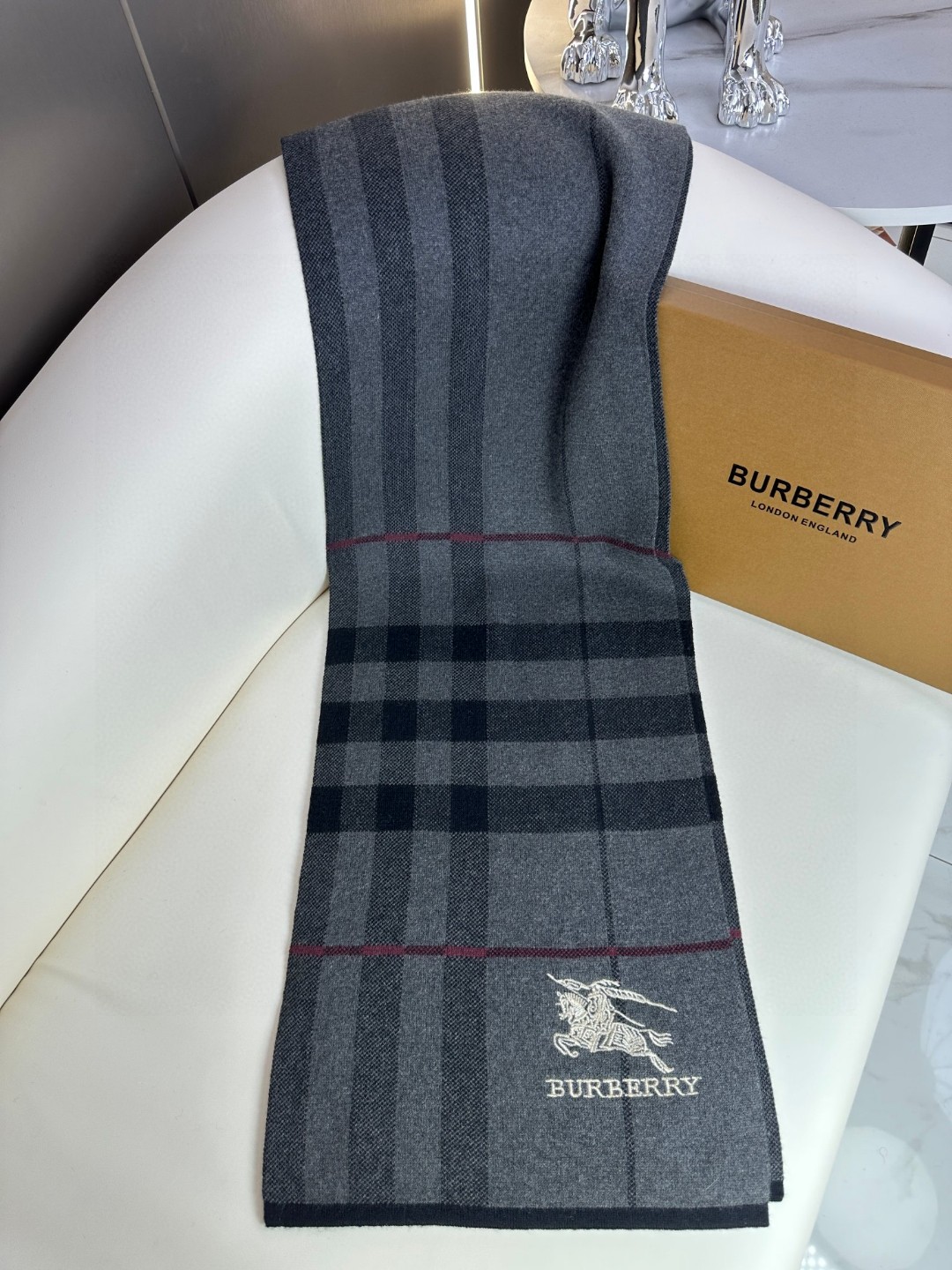 Burberry巴宝莉 经典战马格纹 高端男士围巾