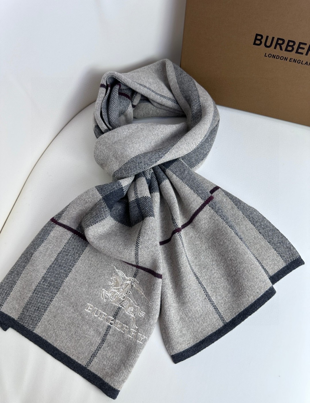 Burberry巴宝莉 经典战马格纹 高端男士围巾