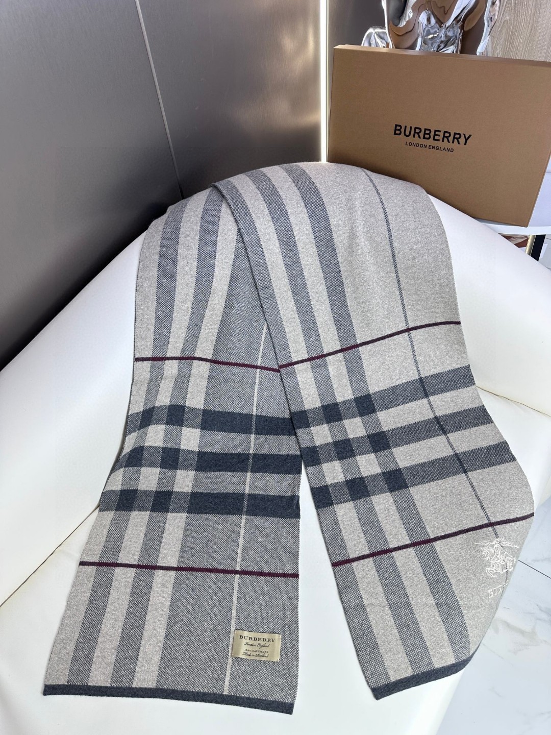 Burberry巴宝莉 经典战马格纹 高端男士围巾