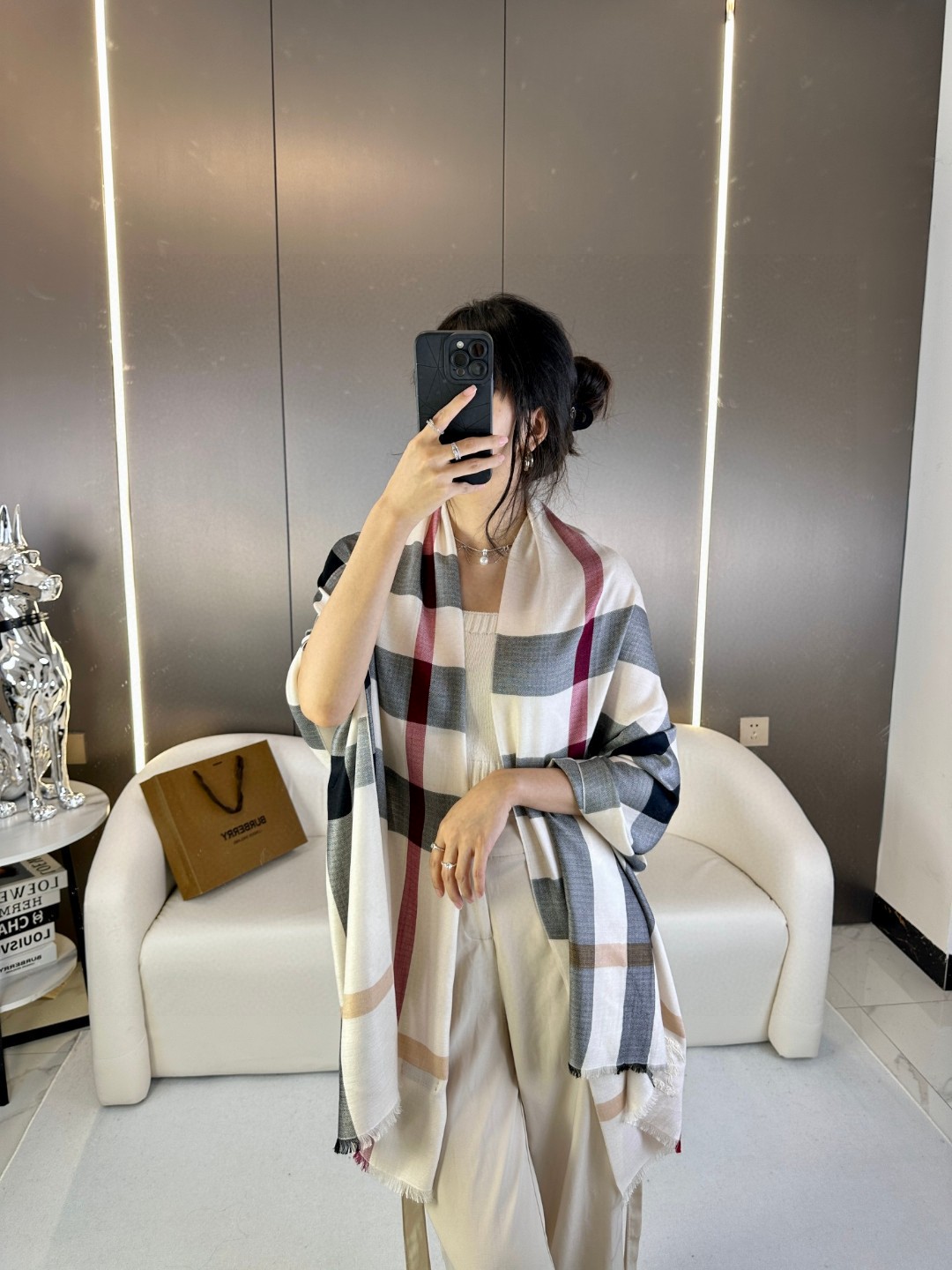 Burberry巴宝莉 经典格薄款钻石纹丝绒围巾