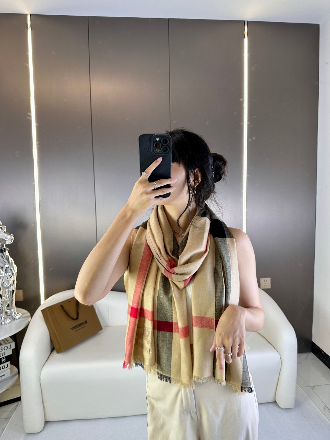 Burberry巴宝莉 经典格薄款钻石纹丝绒围巾
