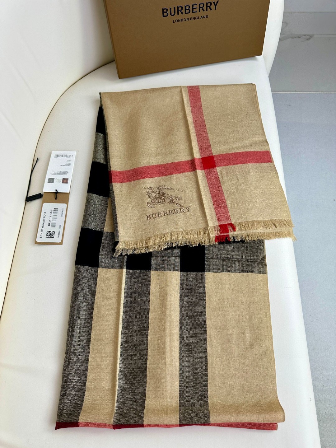 Burberry巴宝莉 经典格薄款钻石纹丝绒围巾