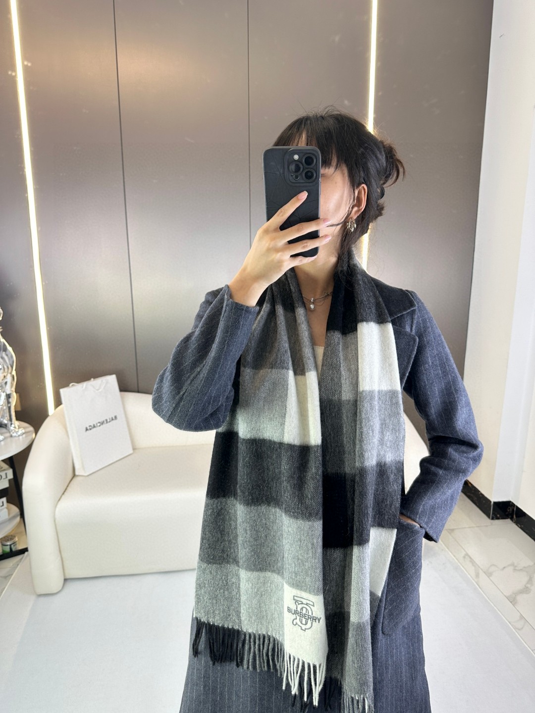 Burberry巴宝莉 2023最新款TB经典格子男女通用情侣款羊绒围巾