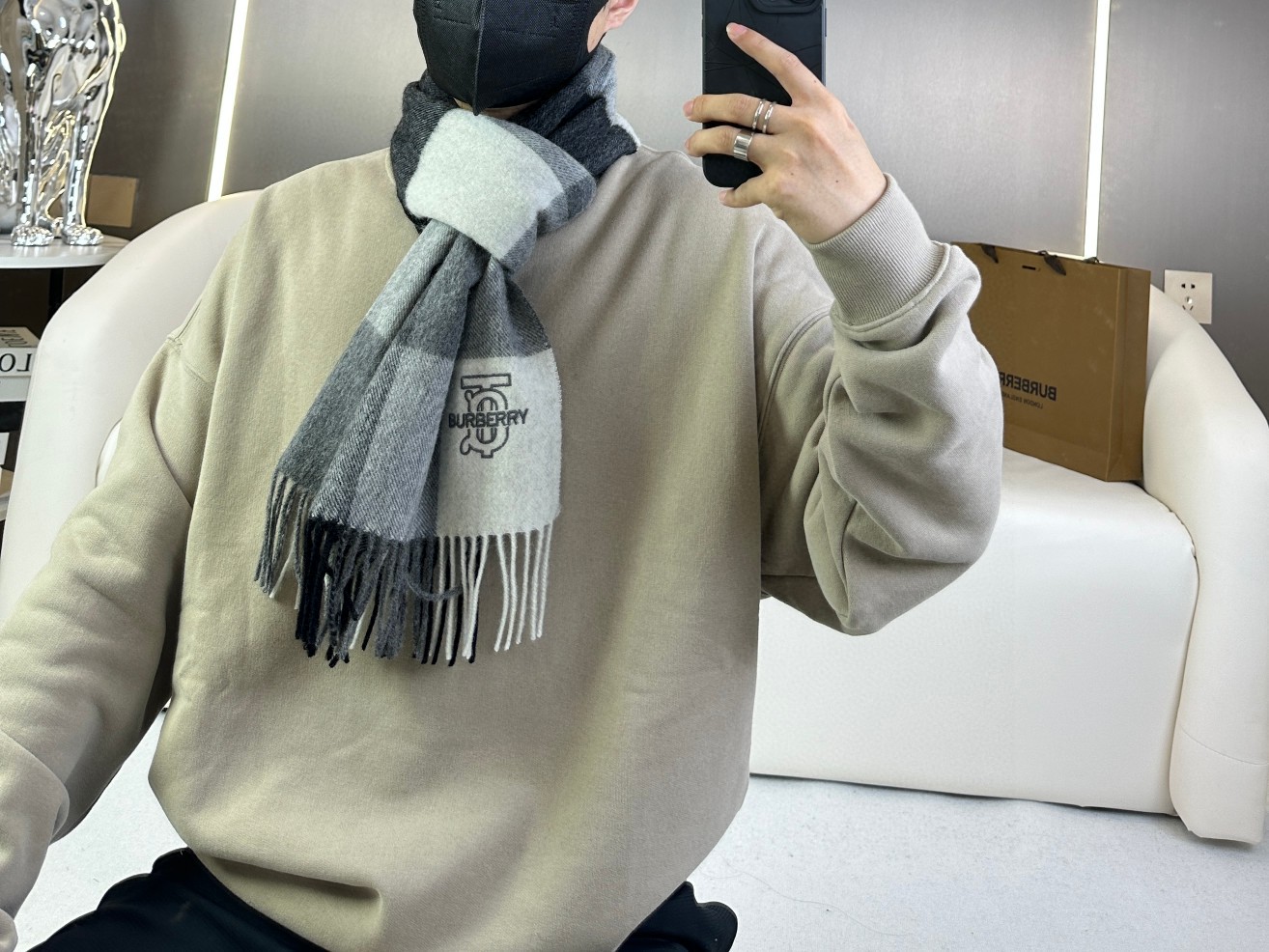 Burberry巴宝莉 2023最新款TB经典格子男女通用情侣款羊绒围巾