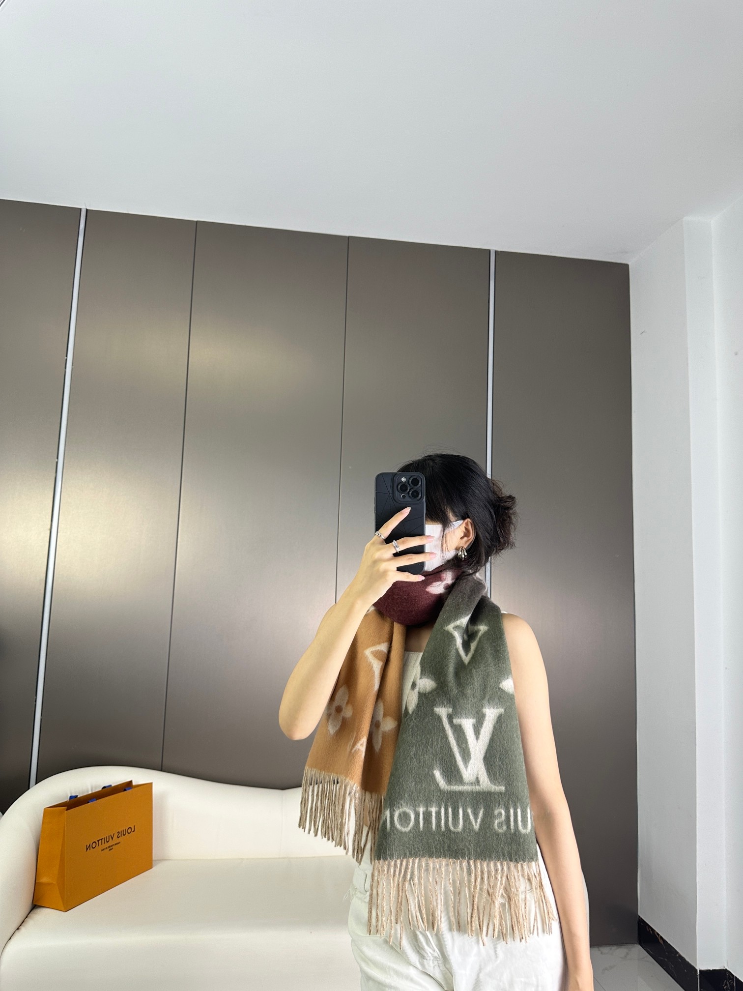 LV 𝑹𝒆𝒚𝒌𝒋𝒂𝒗𝒊𝒌 双面羊绒围巾