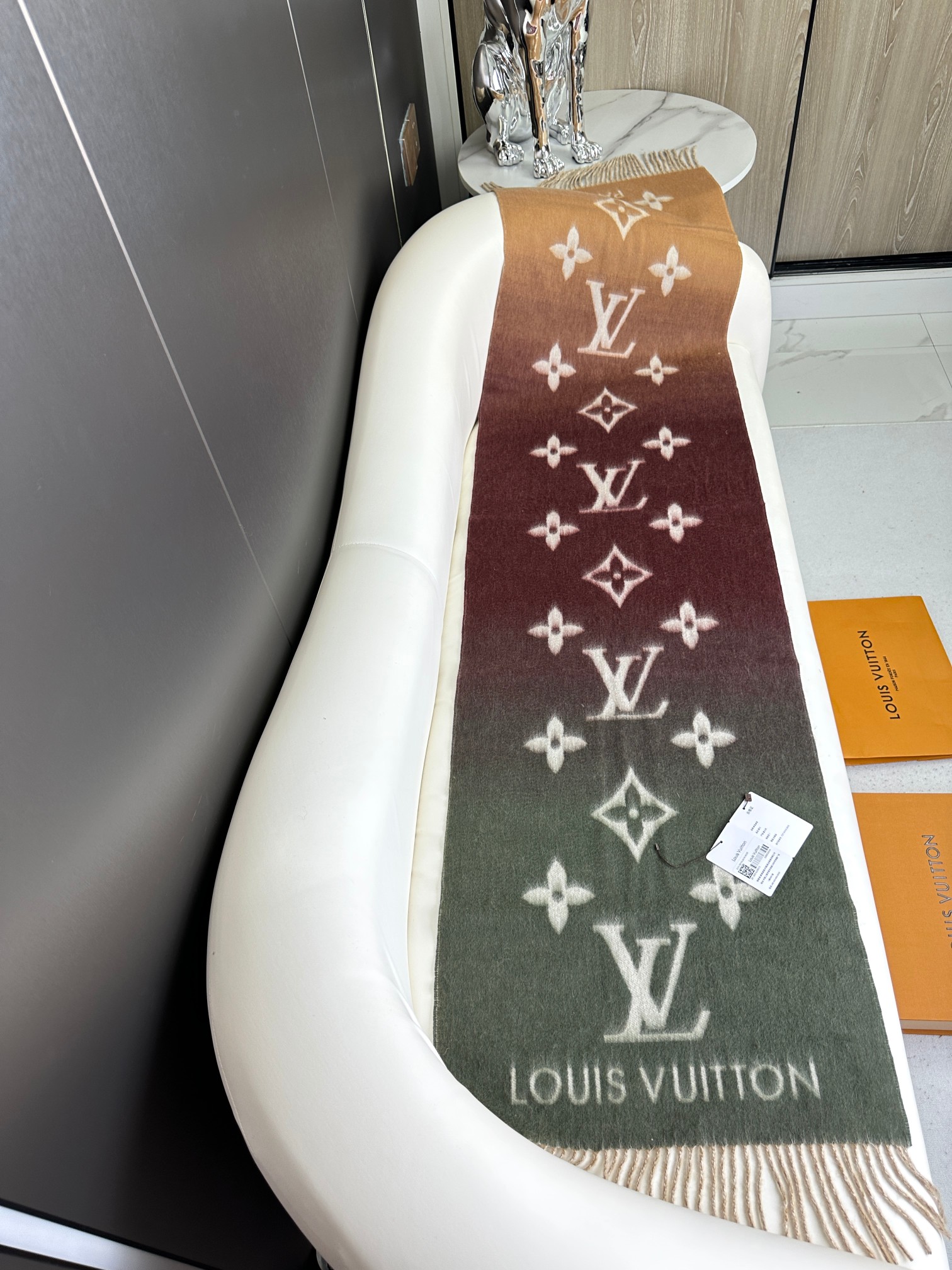 LV 𝑹𝒆𝒚𝒌𝒋𝒂𝒗𝒊𝒌 双面羊绒围巾