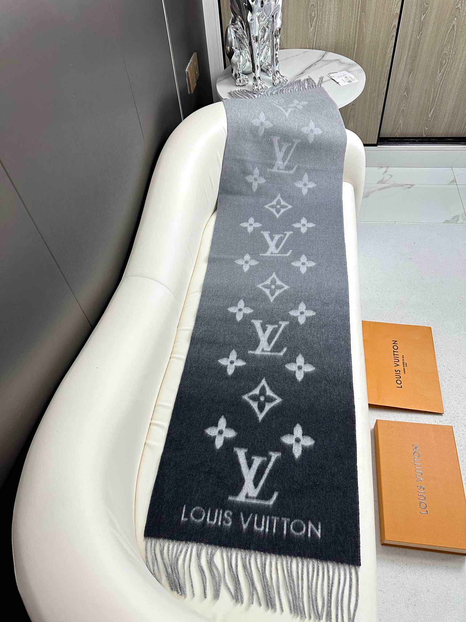 LV 𝑹𝒆𝒚𝒌𝒋𝒂𝒗𝒊𝒌 双面羊绒围巾