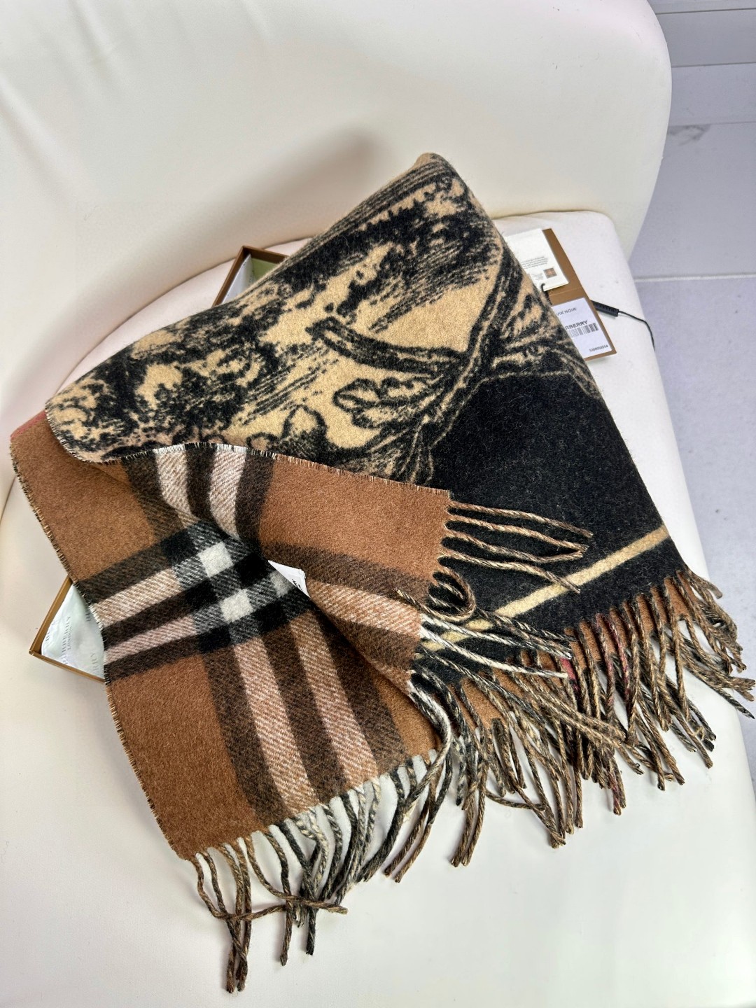 Burberry巴宝莉 2023Bur战马骑士双面披肩