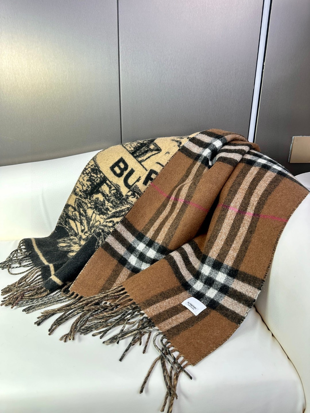 Burberry巴宝莉 2023Bur战马骑士双面披肩