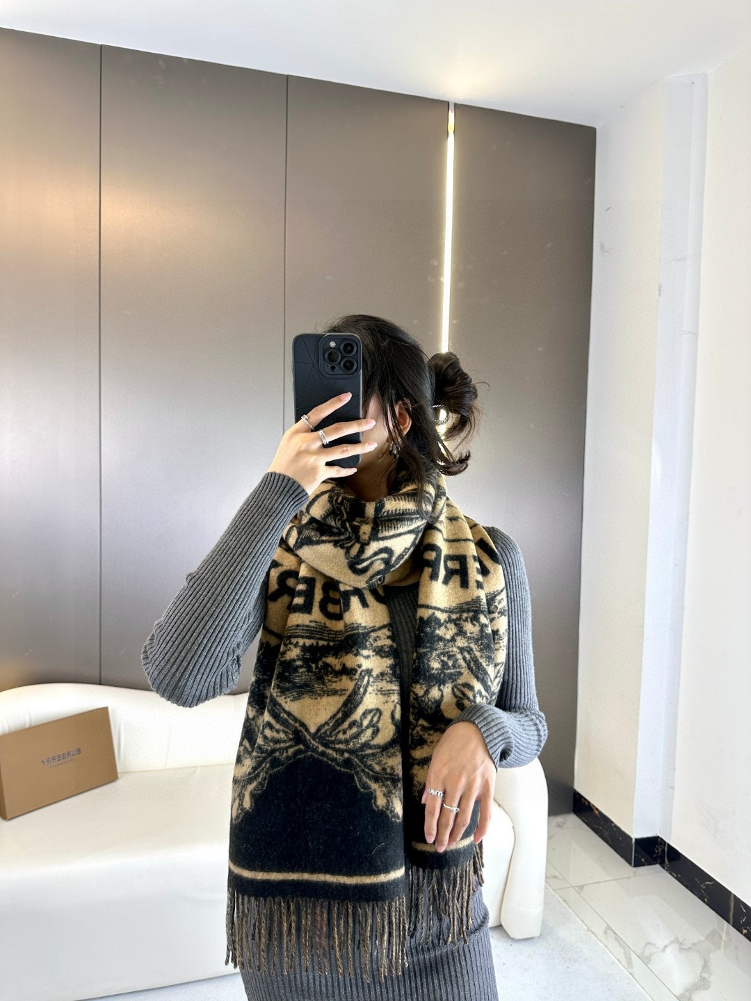Burberry巴宝莉 2023Bur战马骑士双面披肩