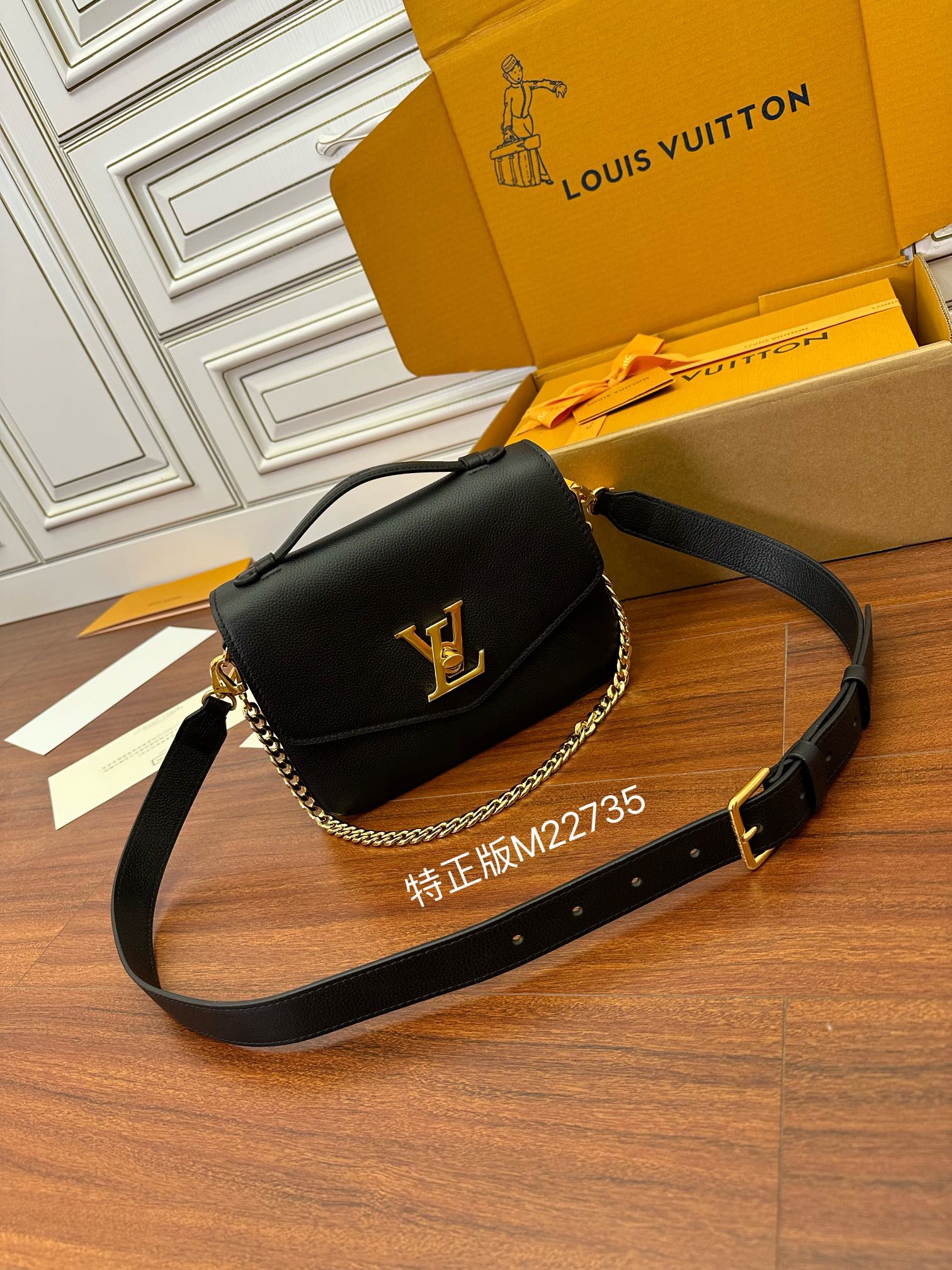 루이비통 M22735 가방 Louis Vuitton