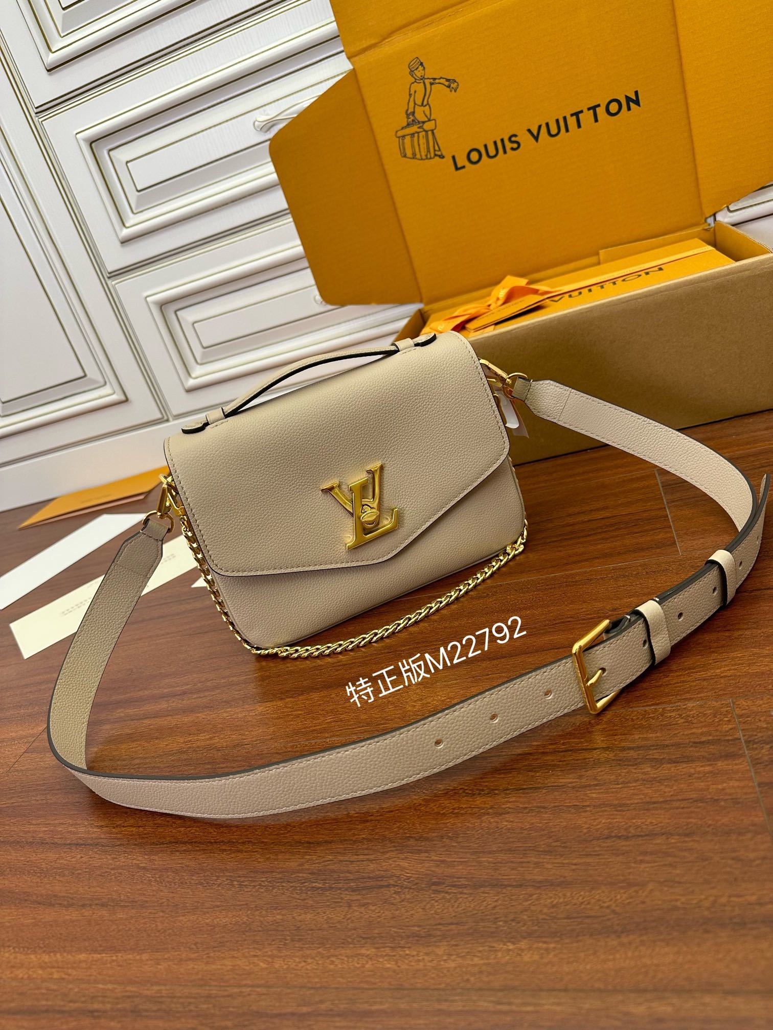 独家首发型号特正版M22792品质全面再次升级专柜同步电子芯片内码新礼盒礼品袋保护纸铜版电子标签合格证皮