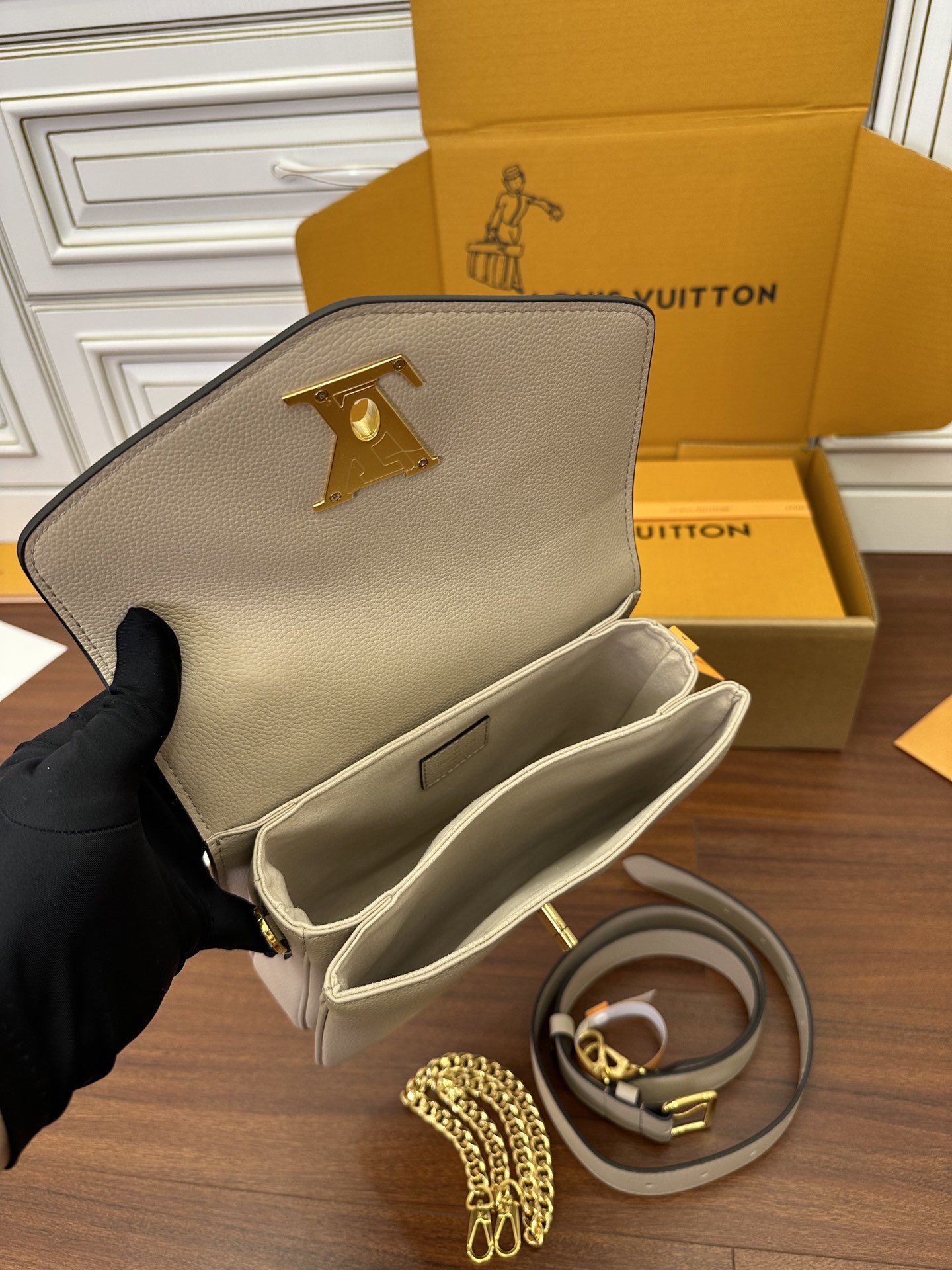 独家首发型号特正版M22792品质全面再次升级专柜同步电子芯片内码新礼盒礼品袋保护纸铜版电子标签合格证皮