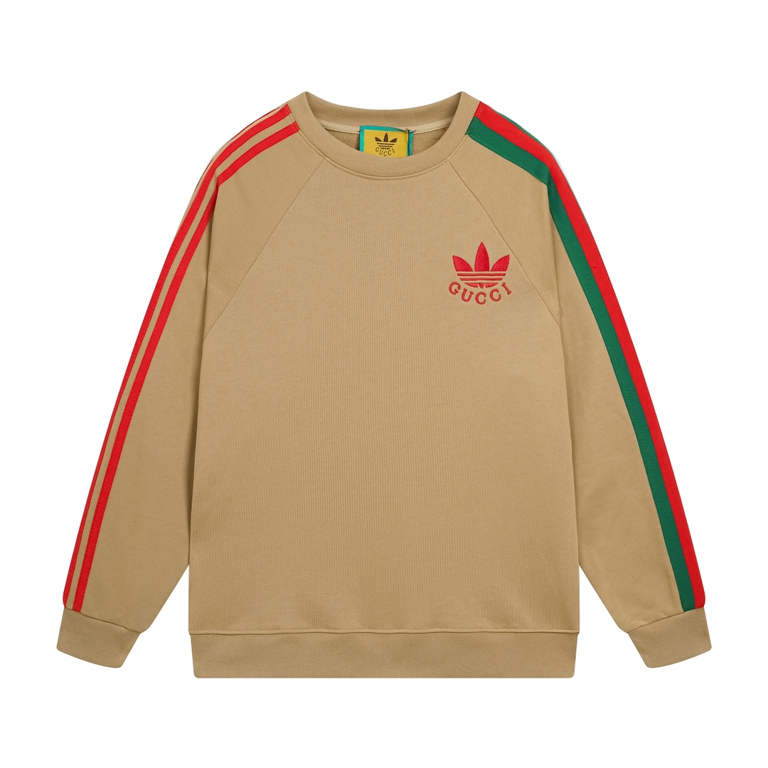 💰 120细节图【顶级版本.官网品质】 #Gucci古驰##三条纹##Gucci x Adidas#撞色三条纹罗缎绣花联名款,区别市场通货,官方原版,定制32支双纱纯棉大卫衣面料,克重460g,手感松软细腻又比一般棉布料扎实,舒适透气不易变形,采用进口纳绣花机刺绣,精密网版让绣花更为立体清晰细致,原版辅料一比一三标齐全,人工手缝织唛,还原专柜,宽松版型,男女同款,官网品质 码数:XS - L 颜色:卡其色