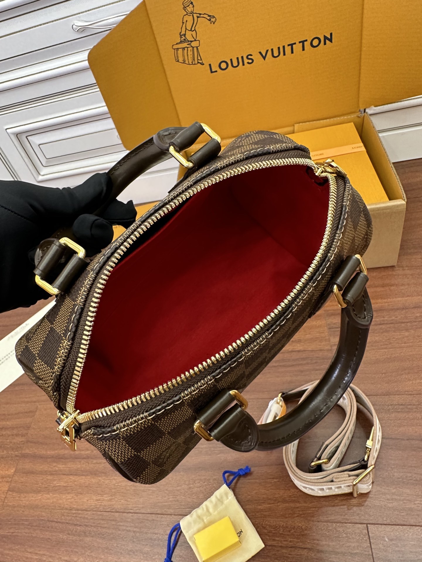 独家首发型号特正版N40489品质全面再次升级专柜同步电子芯片内码新礼盒礼品袋保护纸铜版电子标签合格证皮