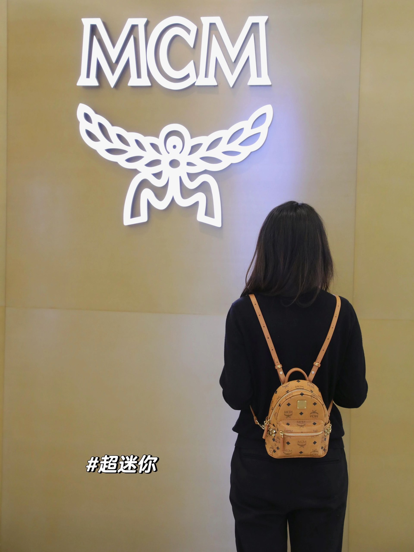 How to choose the size of the popular MCM school bag