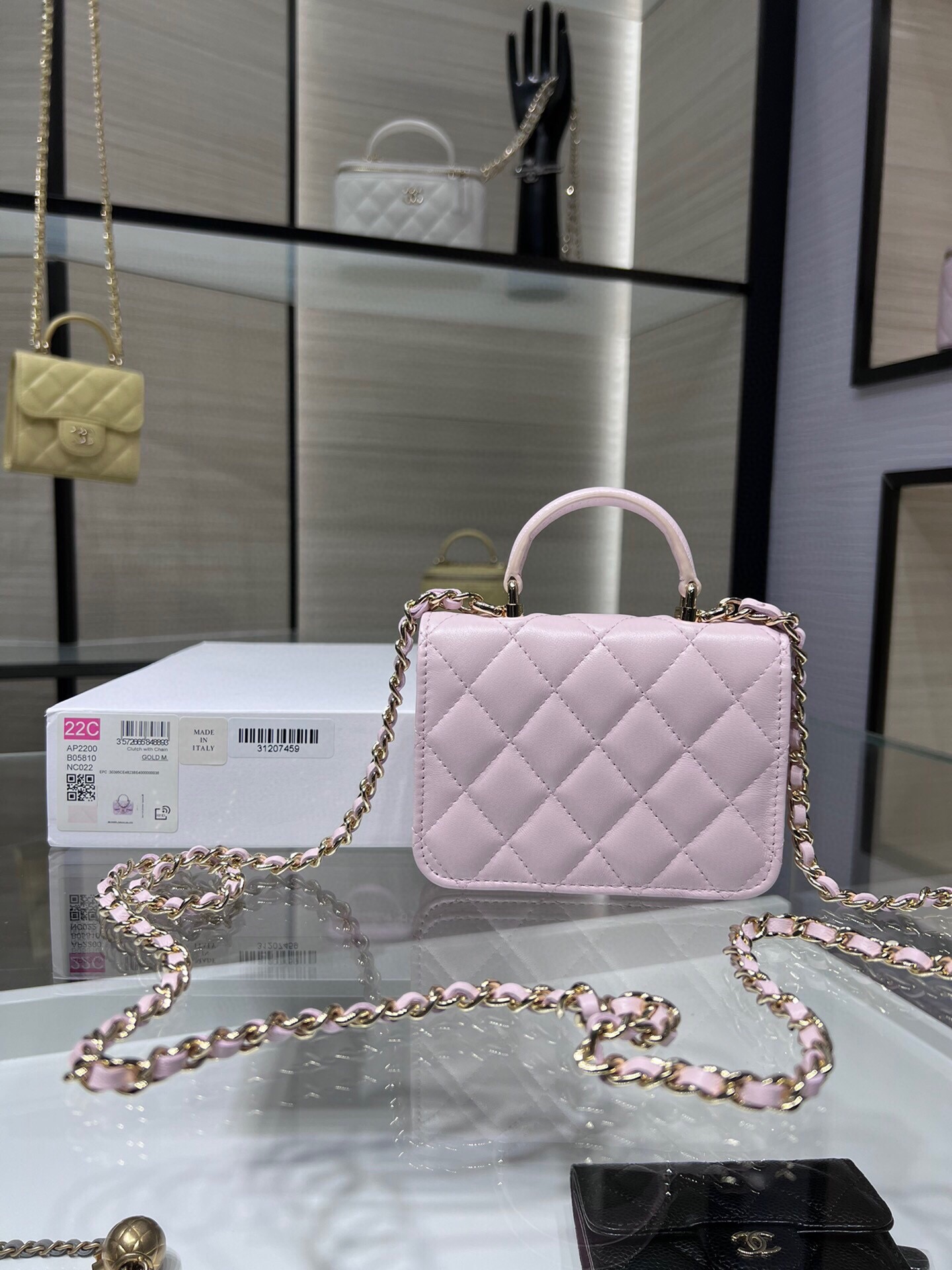 [Chanel Women