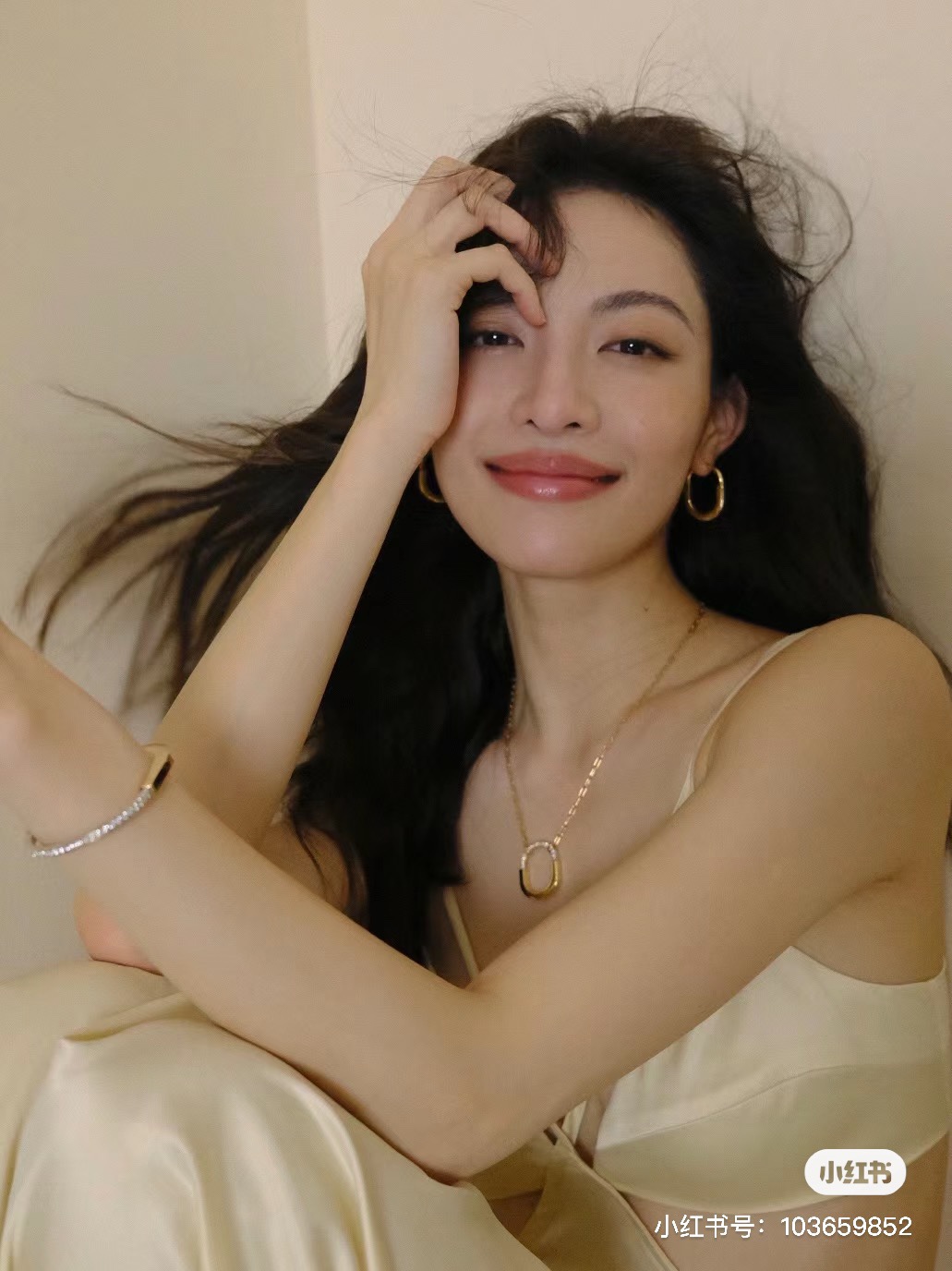 NO:631859,Sharing of fashion items | Tiffany Lock series TE149# padlock diamond earrings. The 'lock' in your heart is the same as the 'lock' wish. The unique rotating lock buckle is inspired by the classic padlock. The craftsmanship and design are novel expressions. 18K gold, 88260,, earrings, gold, Cartier high-end jewelry19860909时尚单品分享| Tiffany Lock 系列 TE149#挂锁钻石耳环 心中“锁”想 皆如“锁”愿 经典挂锁中撷取灵感别具一格的旋转锁扣 工艺与设计新颖表达 18K黄金,88260,,earrings,gold,卡迪亚高端饰品,Jewelry