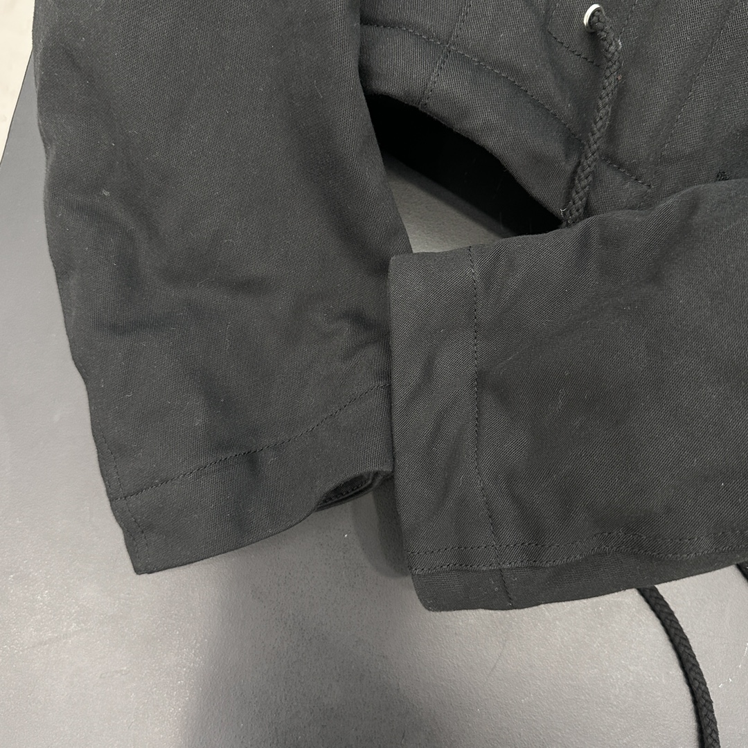 🌾P家｜新款棉服，纯棉面布，内胆采用进口高密环保毛面料，手感柔软上身亲肤，镰刀形袖边设计，甜酷十足，短款