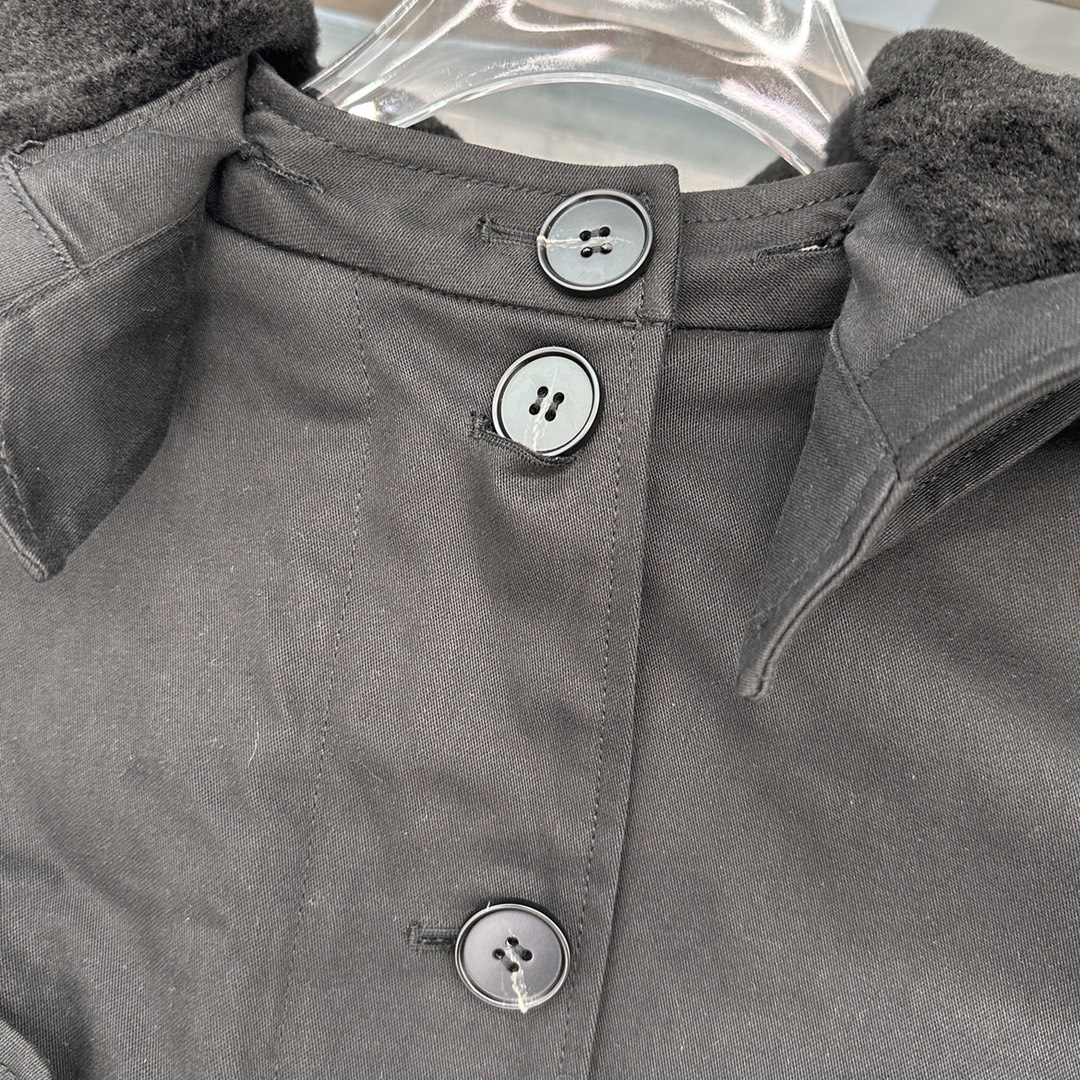 🌾P家｜新款棉服，纯棉面布，内胆采用进口高密环保毛面料，手感柔软上身亲肤，镰刀形袖边设计，甜酷十足，短款