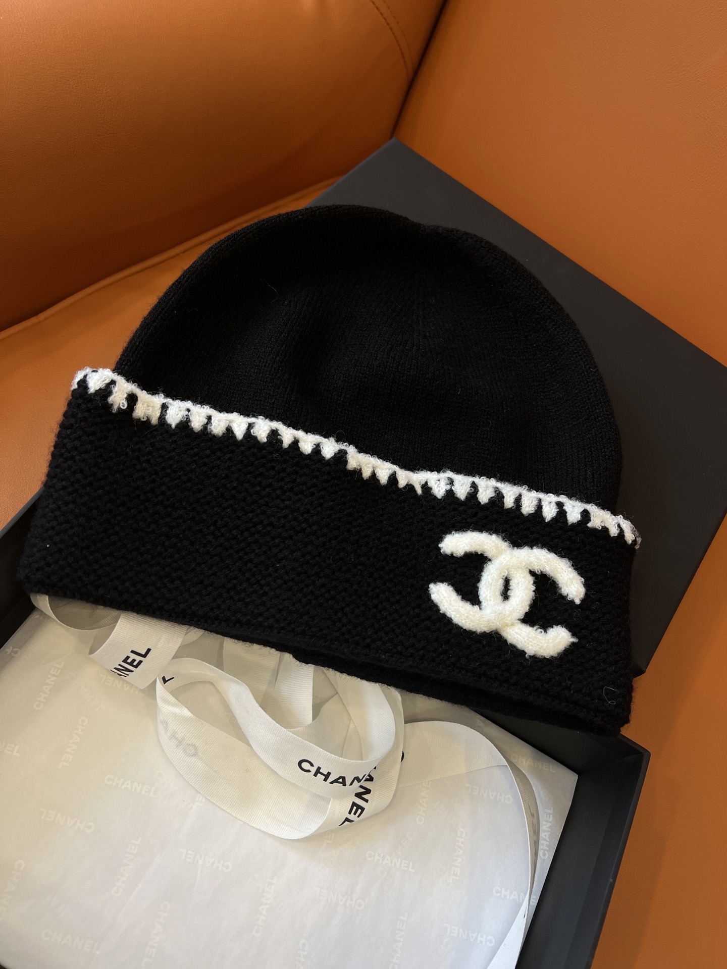 The details of the cold hat are worthy of the details of the appreciated!