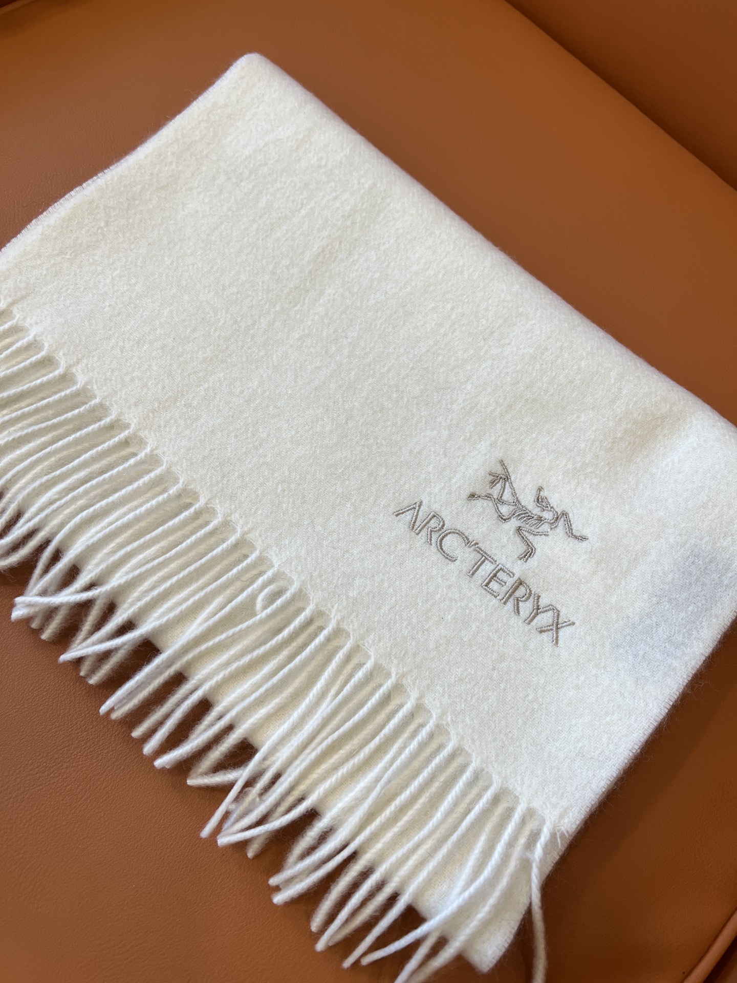 Luxury Scarf by ARCTERYX: $240 for Fine Wool Goatee Scarf, Original Design. - 图片 1