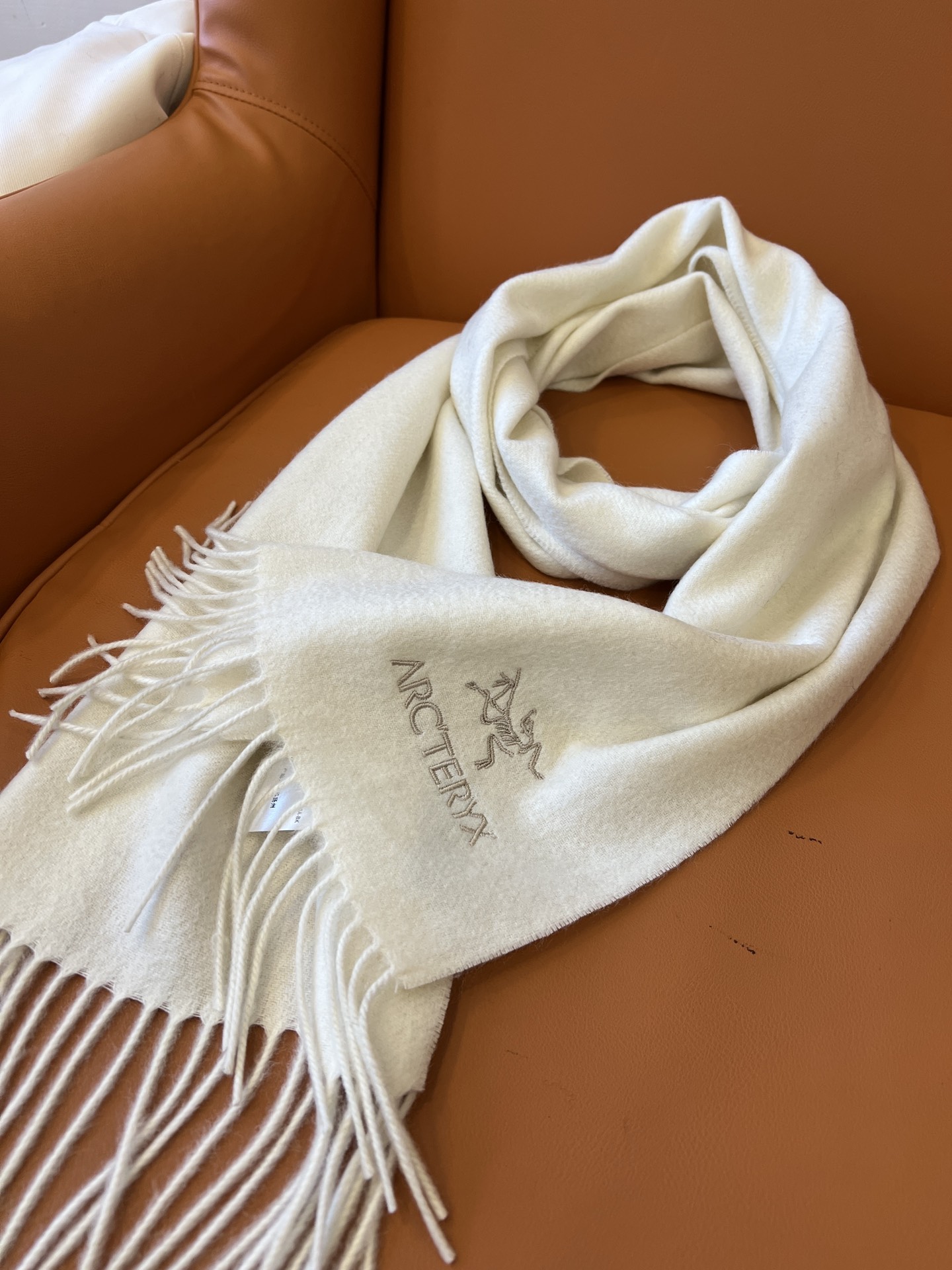 Luxury Scarf by ARCTERYX: $240 for Fine Wool Goatee Scarf, Original Design. - 图片 3