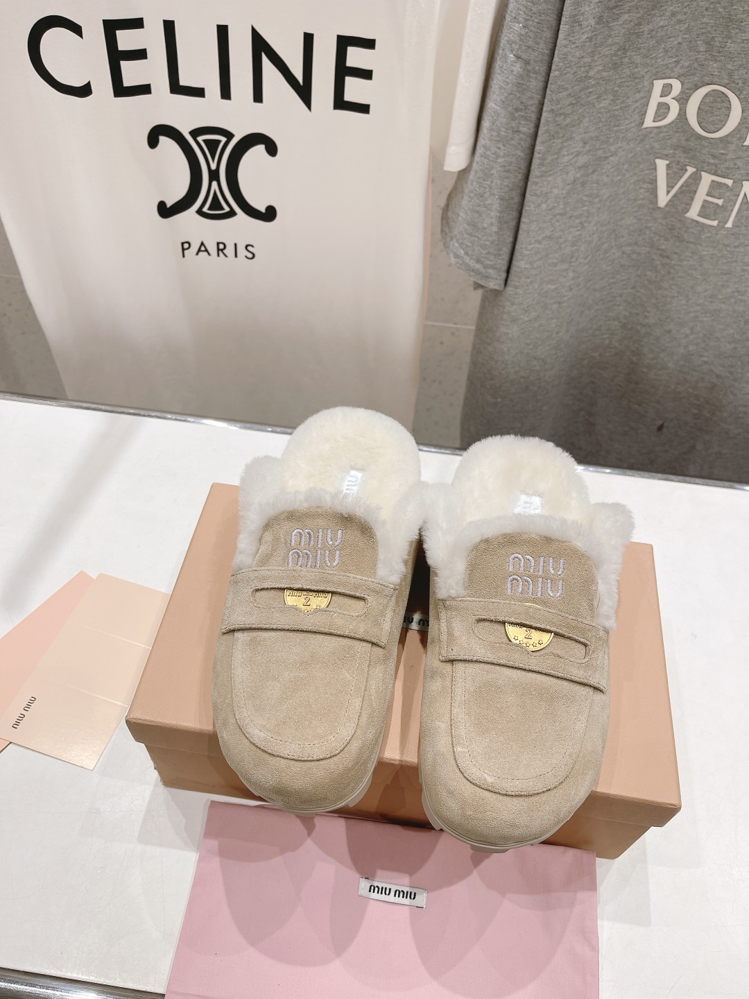 高版本出厂 MiuMiu/缪缪2025ss秋冬最新火爆款勃肯穆勒毛毛拖鞋 半包拖原版倒模楦型，极致1:1