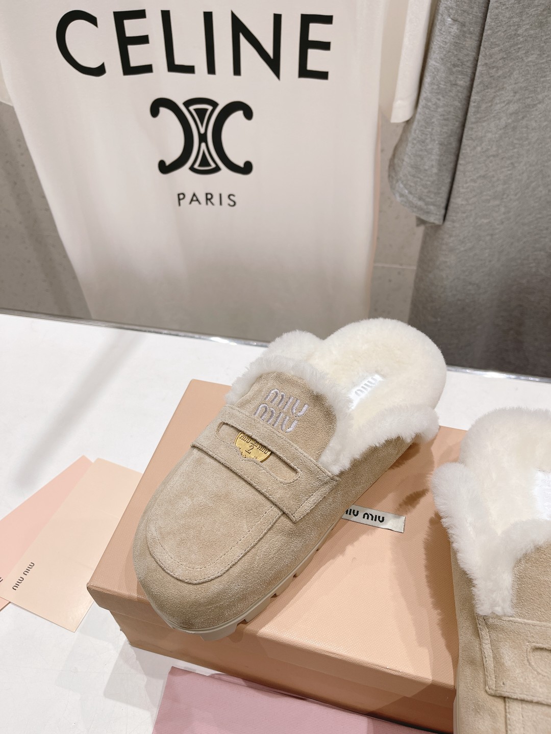 高版本出厂 MiuMiu/缪缪2025ss秋冬最新火爆款勃肯穆勒毛毛拖鞋 半包拖原版倒模楦型，极致1:1