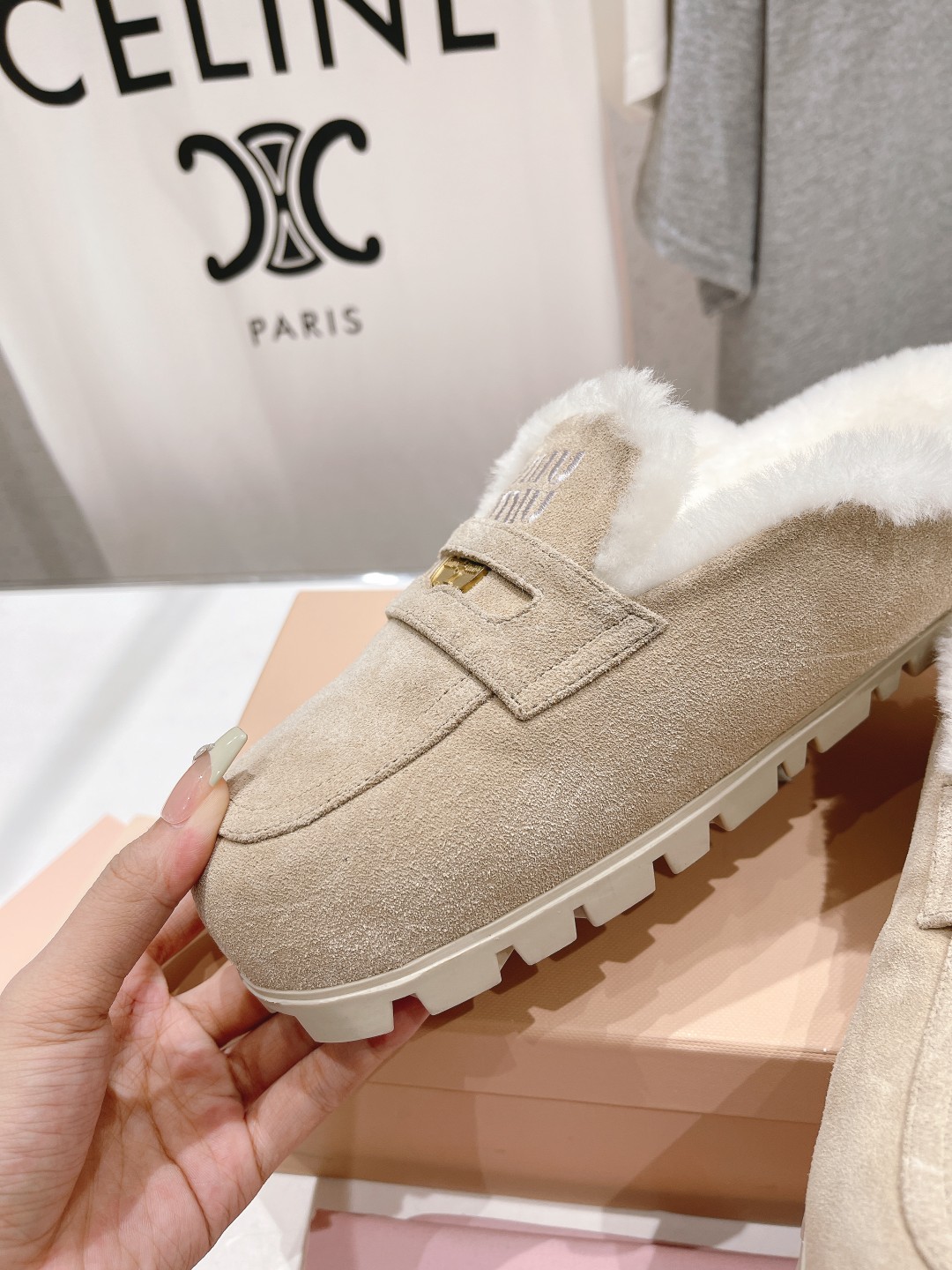 高版本出厂 MiuMiu/缪缪2025ss秋冬最新火爆款勃肯穆勒毛毛拖鞋 半包拖原版倒模楦型，极致1:1