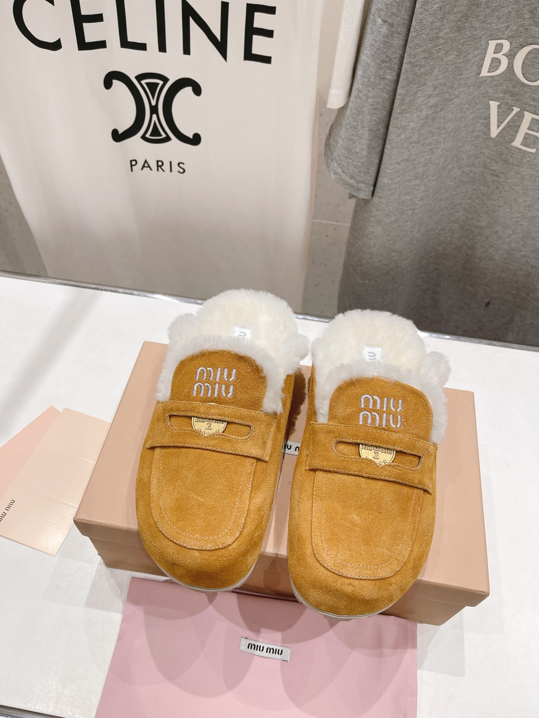 高版本出厂 MiuMiu/缪缪2025ss秋冬最新火爆款勃肯穆勒毛毛拖鞋 半包拖原版倒模楦型，极致1:1