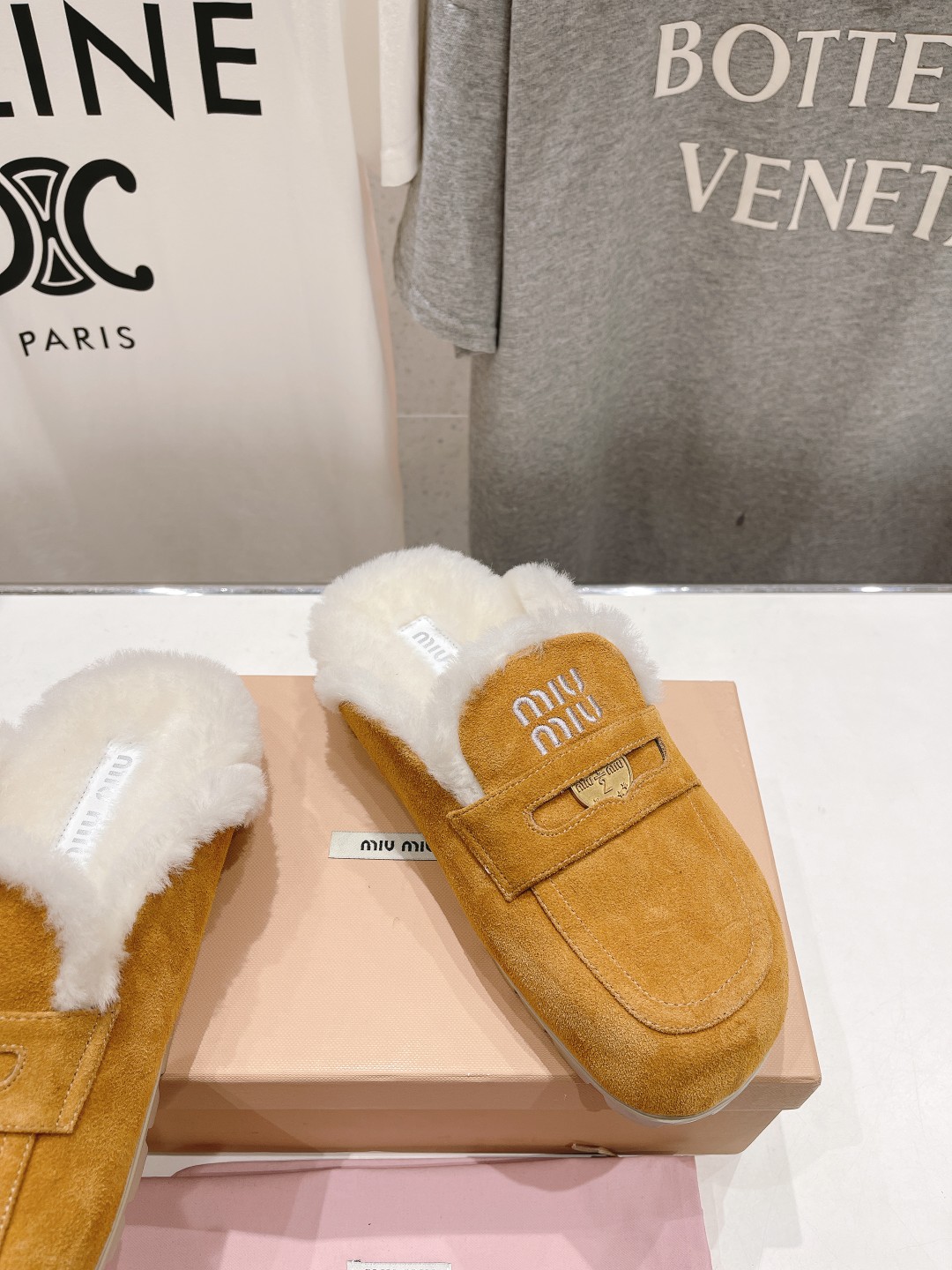 高版本出厂 MiuMiu/缪缪2025ss秋冬最新火爆款勃肯穆勒毛毛拖鞋 半包拖原版倒模楦型，极致1:1