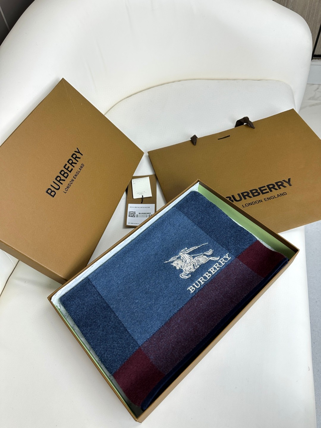 Burberry巴宝莉 经典战马格纹 高端男士围巾