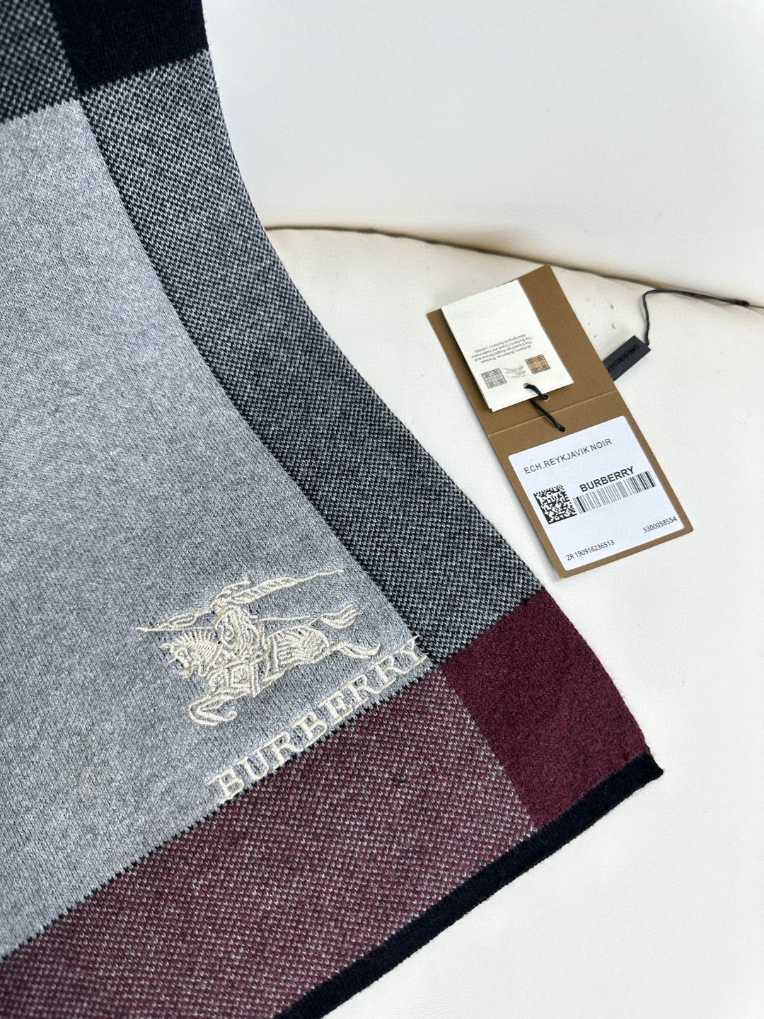 Burberry巴宝莉 经典战马格纹 高端男士围巾