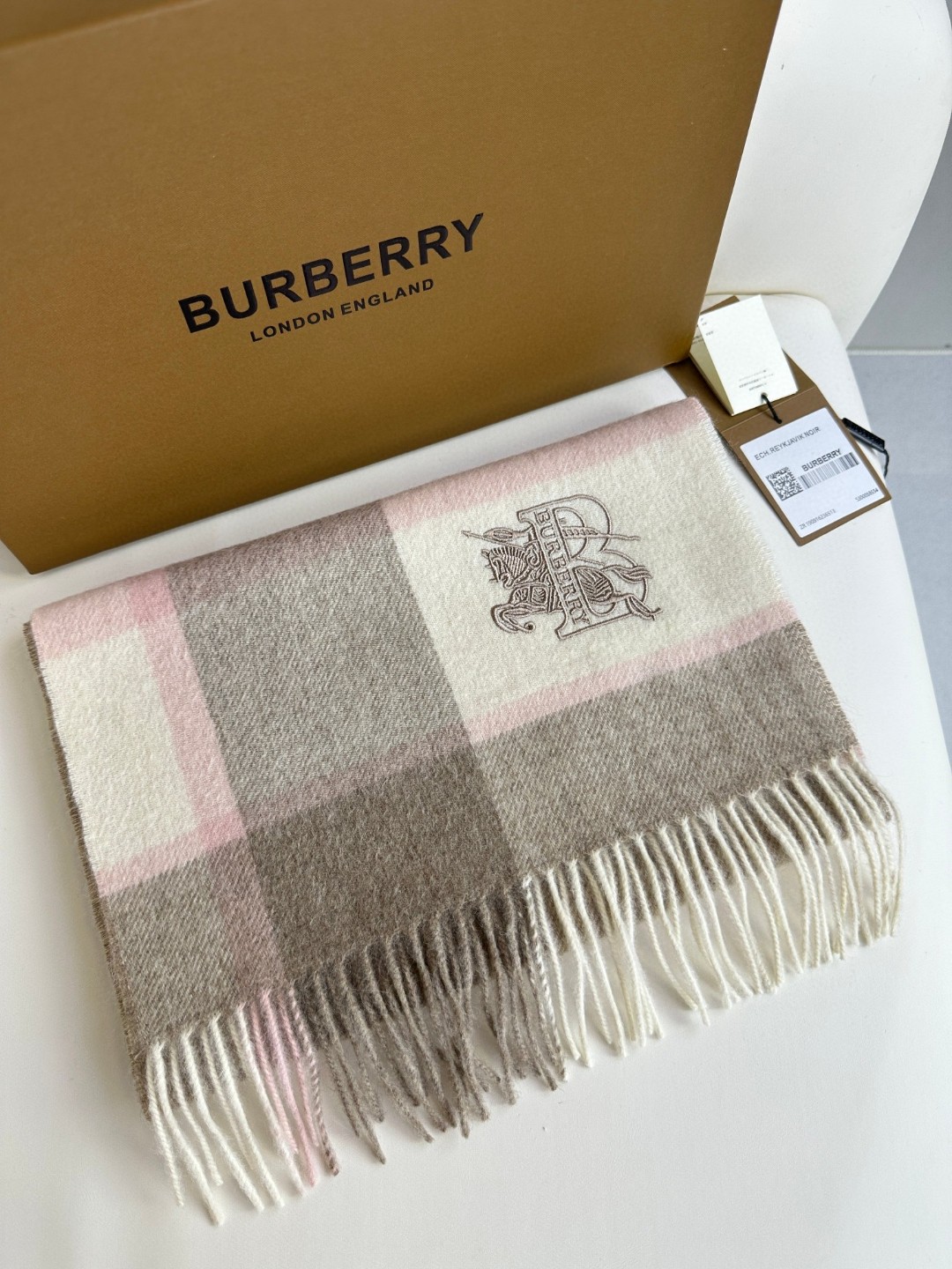 Burberry巴宝莉 2023年怒推走量新款 战马新标 山羊绒围巾