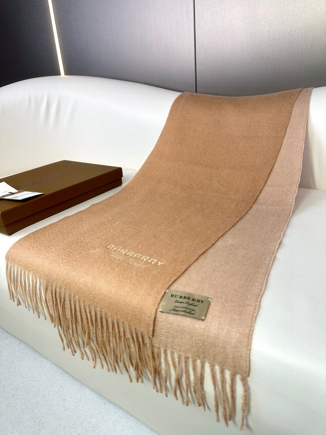 Burberry巴宝莉 2023巴黎时装展双面羊绒围巾