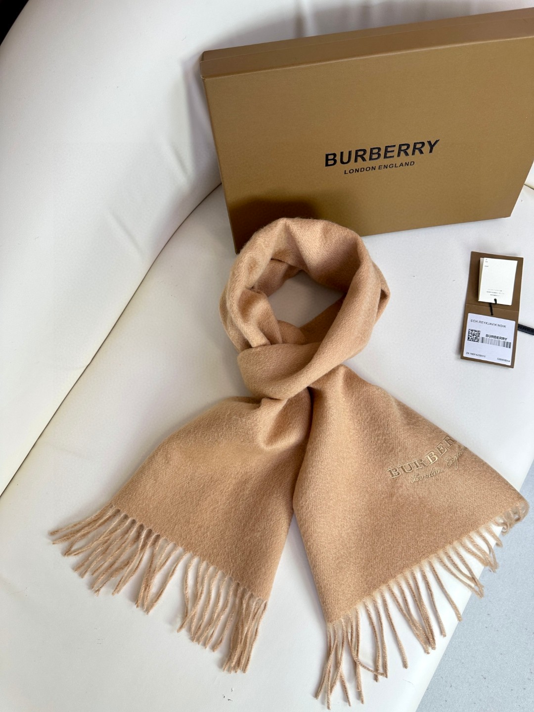Burberry巴宝莉 2023巴黎时装展双面羊绒围巾