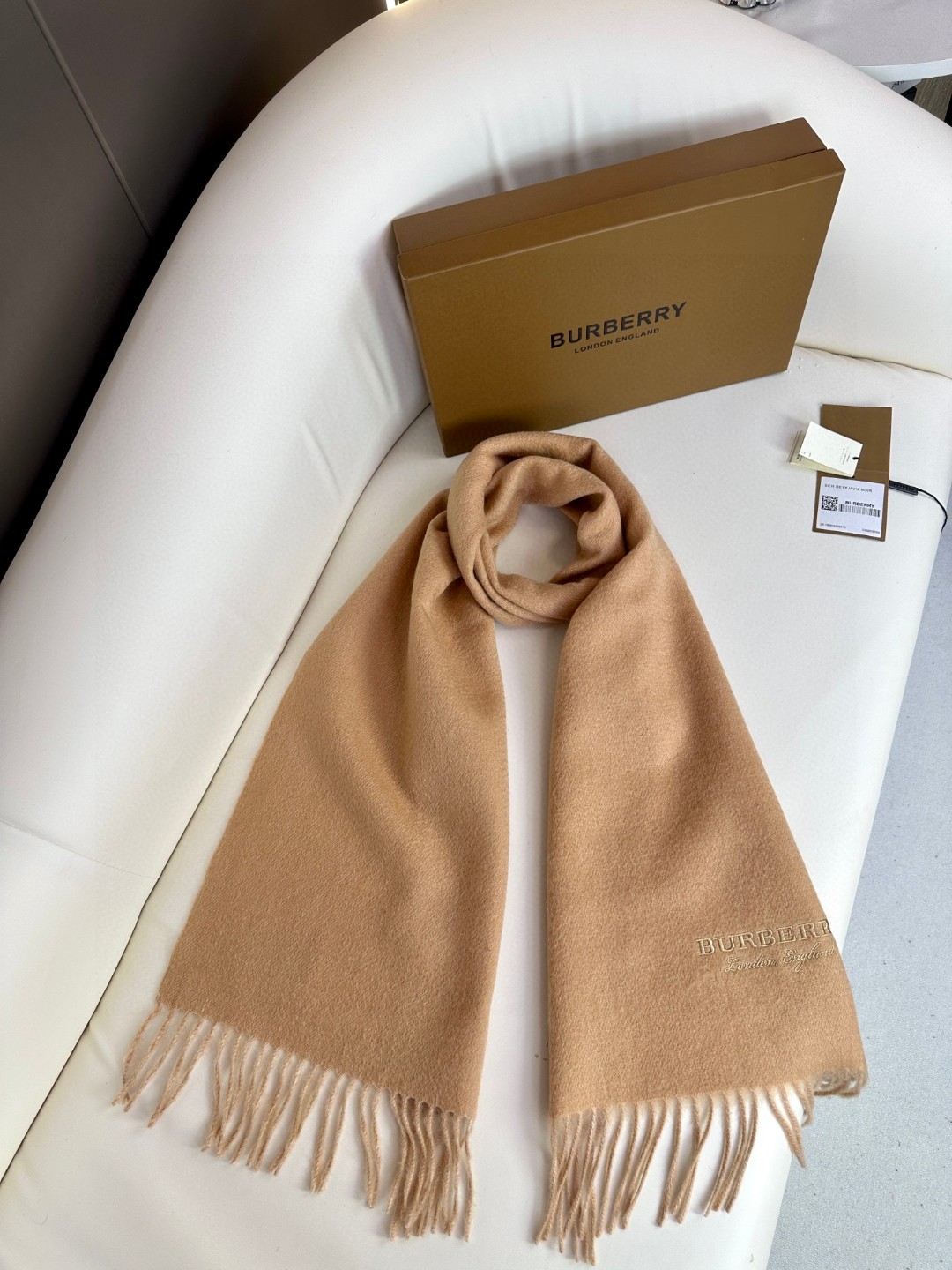 Burberry巴宝莉 2023巴黎时装展双面羊绒围巾