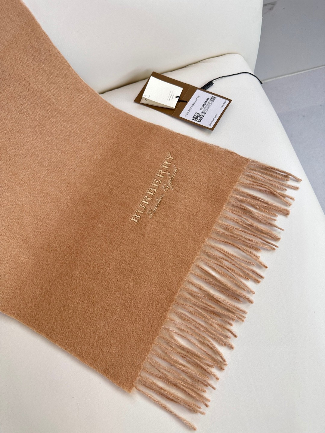 Burberry巴宝莉 2023巴黎时装展双面羊绒围巾