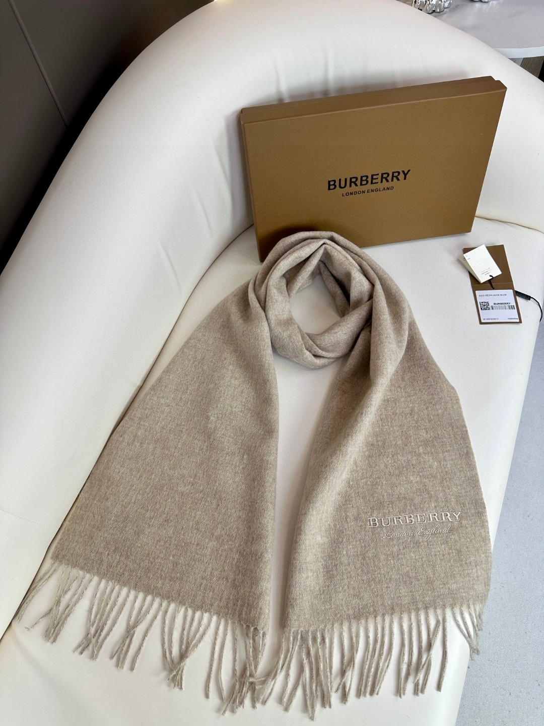 Burberry巴宝莉 2023巴黎时装展双面羊绒围巾