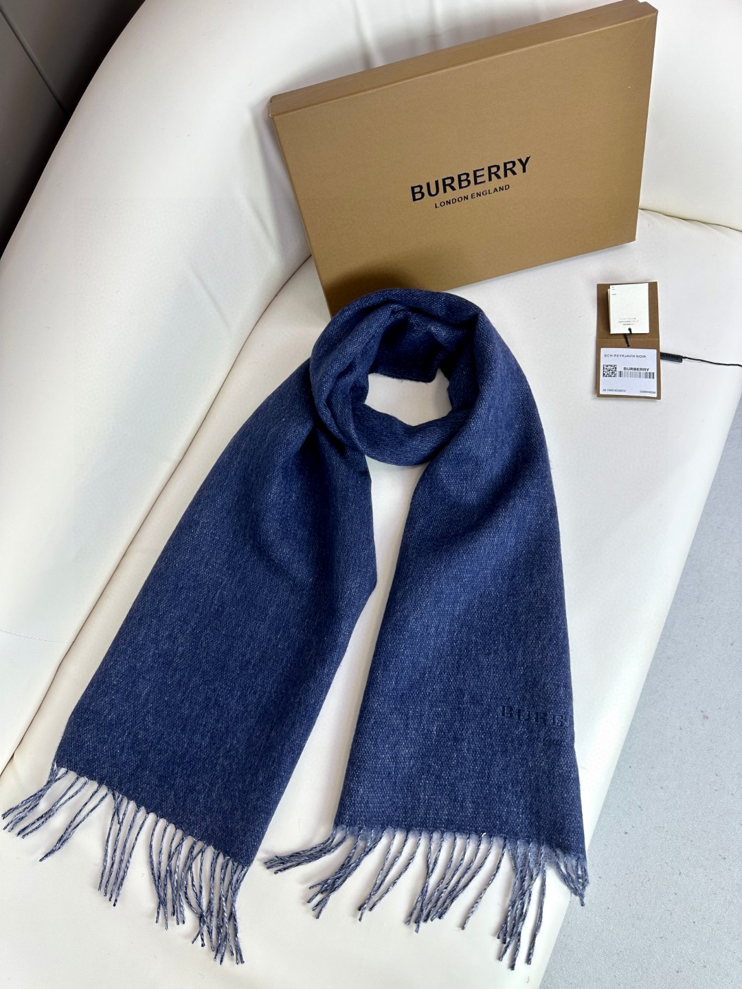 Burberry巴宝莉 2023巴黎时装展双面羊绒围巾